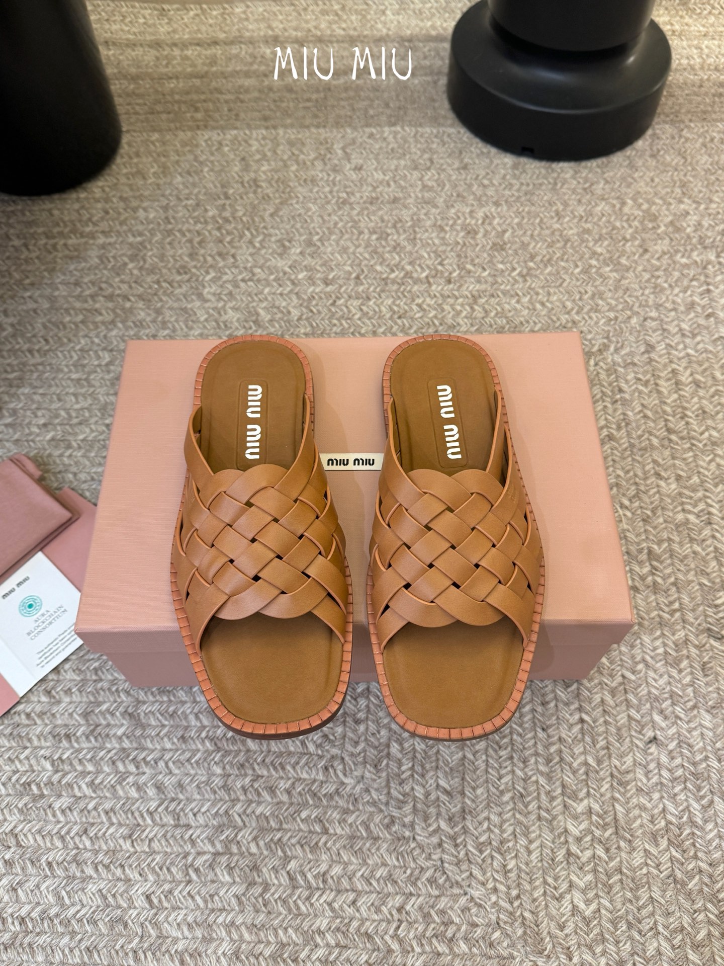 miumiu缪缪编织凉鞋沙滩拖鞋鞋面：编制牛皮内里：定制进口牛皮鞋底：原版真皮大底码数：35-39 （4