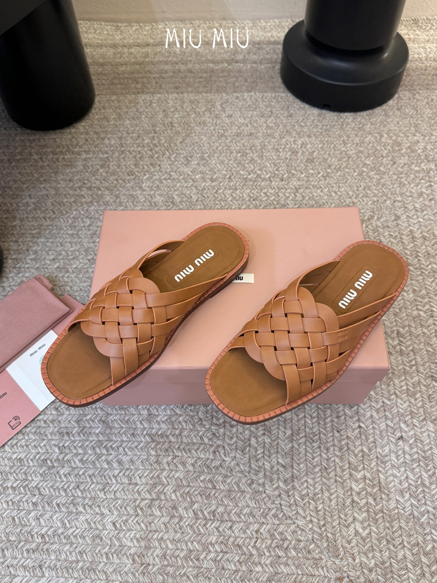 miumiu缪缪编织凉鞋沙滩拖鞋鞋面：编制牛皮内里：定制进口牛皮鞋底：原版真皮大底码数：35-39 （4