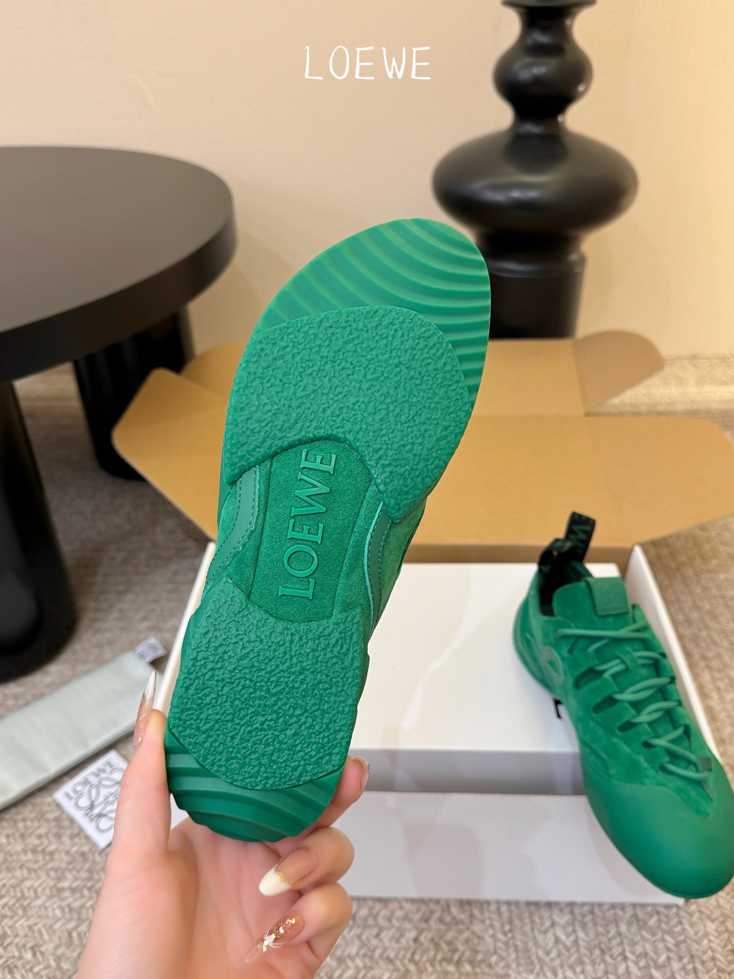 LOEW*早春新款复古技能运动鞋攀岩系列运动鞋，以专业攀岩鞋为灵感，将先锋机能美学与奢侈品牌的精致工艺完