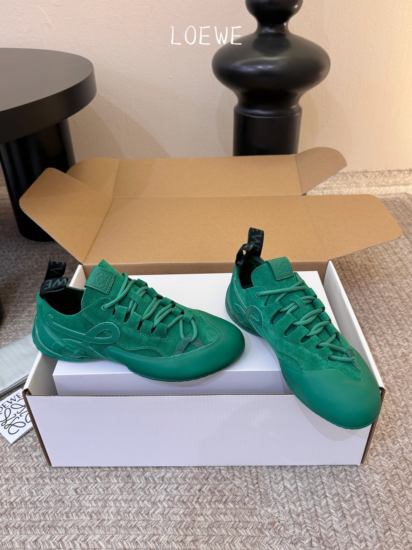 LOEW*早春新款复古技能运动鞋攀岩系列运动鞋，以专业攀岩鞋为灵感，将先锋机能美学与奢侈品牌的精致工艺完