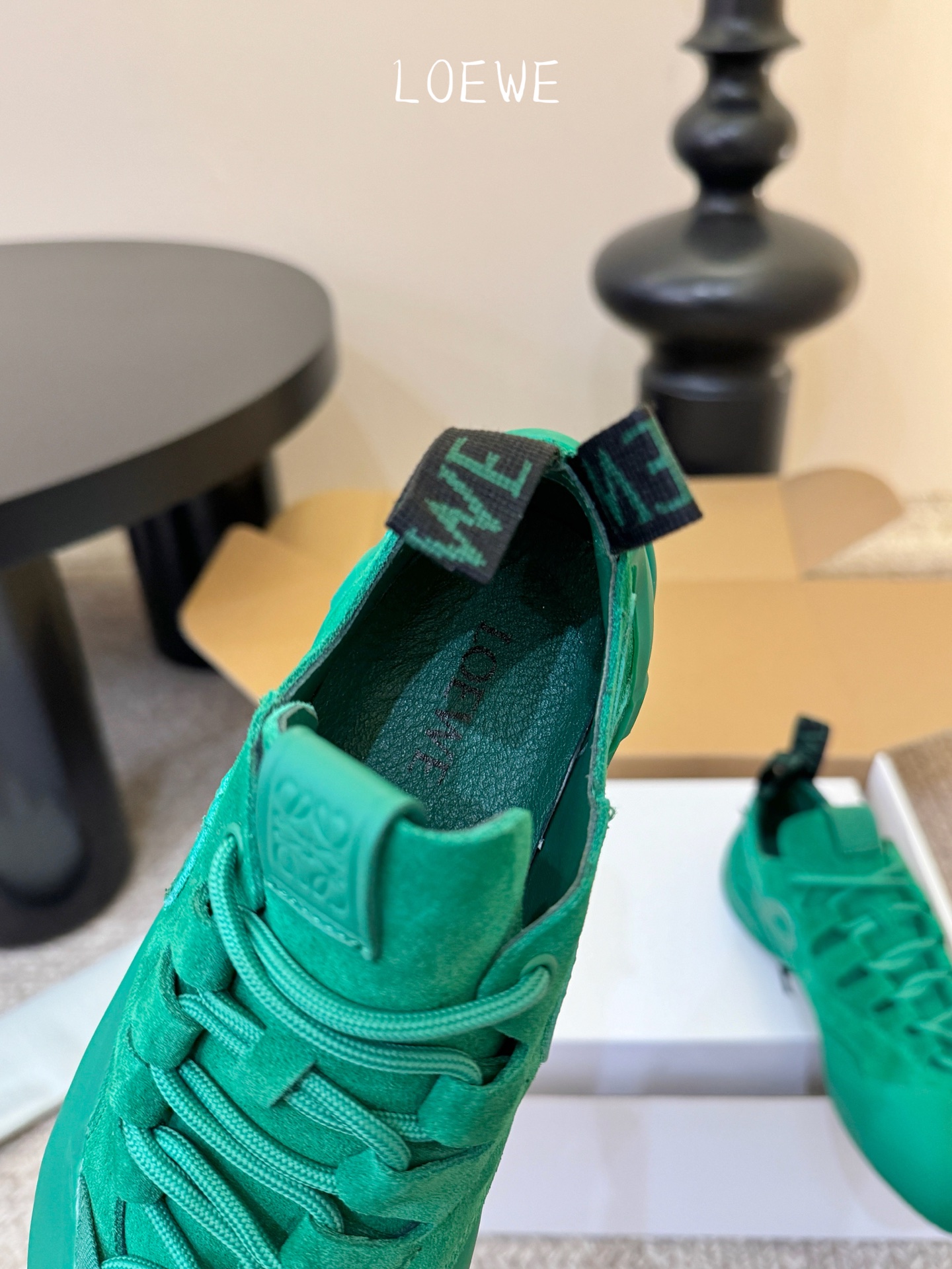 LOEW*早春新款复古技能运动鞋攀岩系列运动鞋，以专业攀岩鞋为灵感，将先锋机能美学与奢侈品牌的精致工艺完