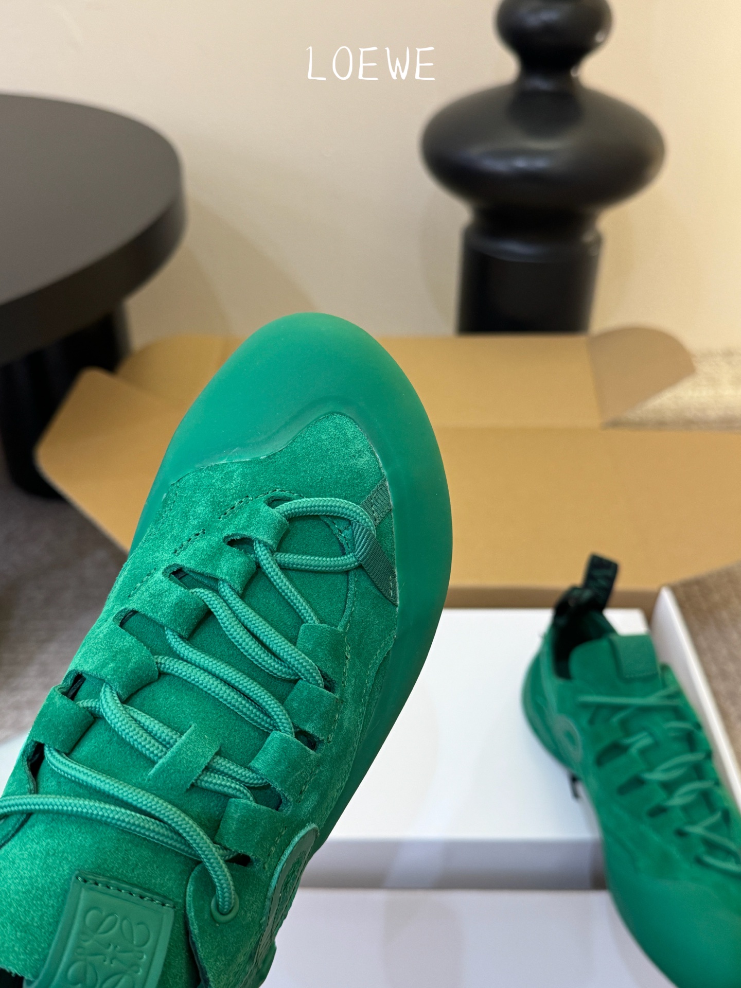 LOEW*早春新款复古技能运动鞋攀岩系列运动鞋，以专业攀岩鞋为灵感，将先锋机能美学与奢侈品牌的精致工艺完
