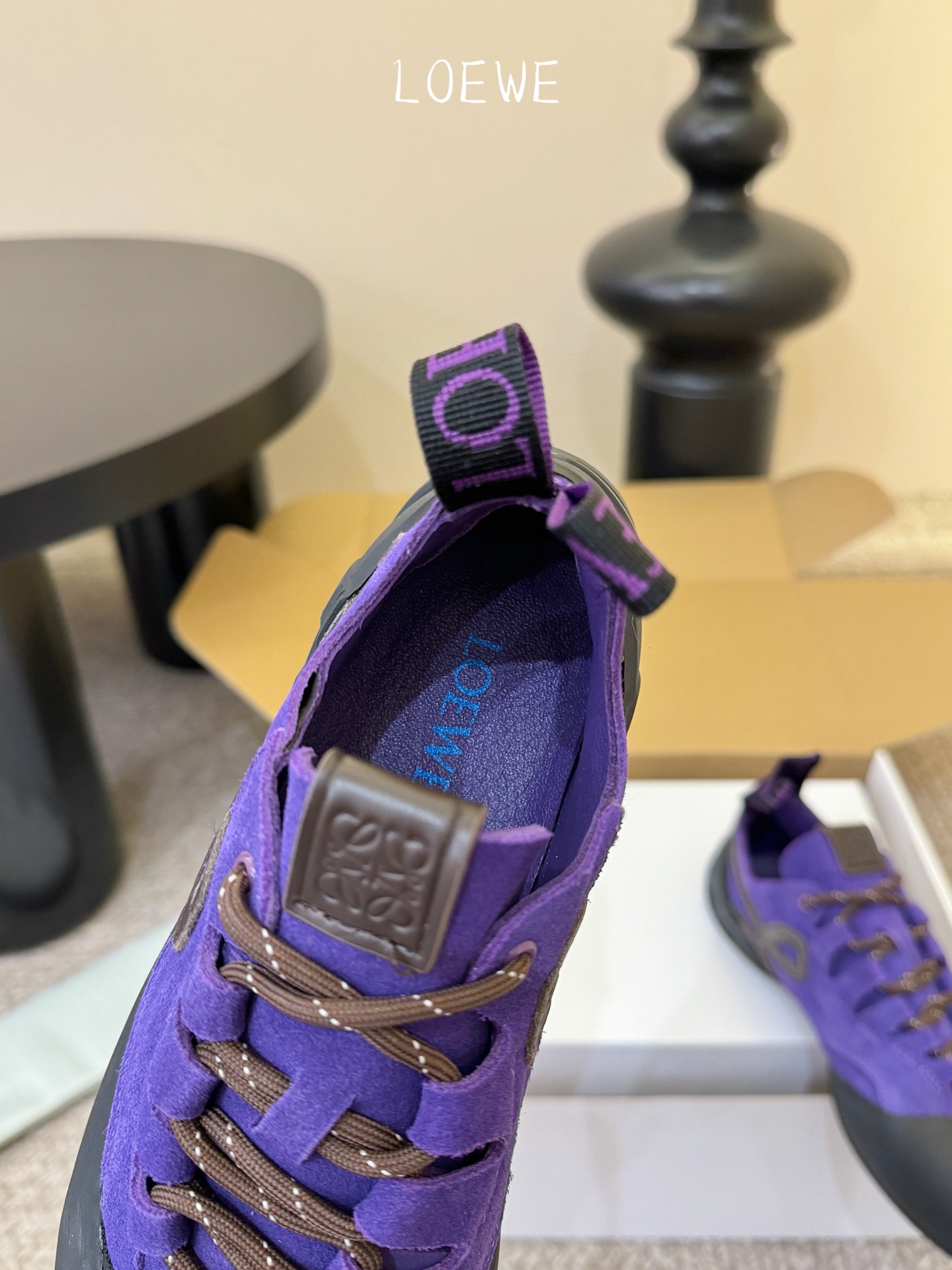 LOEW*早春新款复古技能运动鞋攀岩系列运动鞋，以专业攀岩鞋为灵感，将先锋机能美学与奢侈品牌的精致工艺完