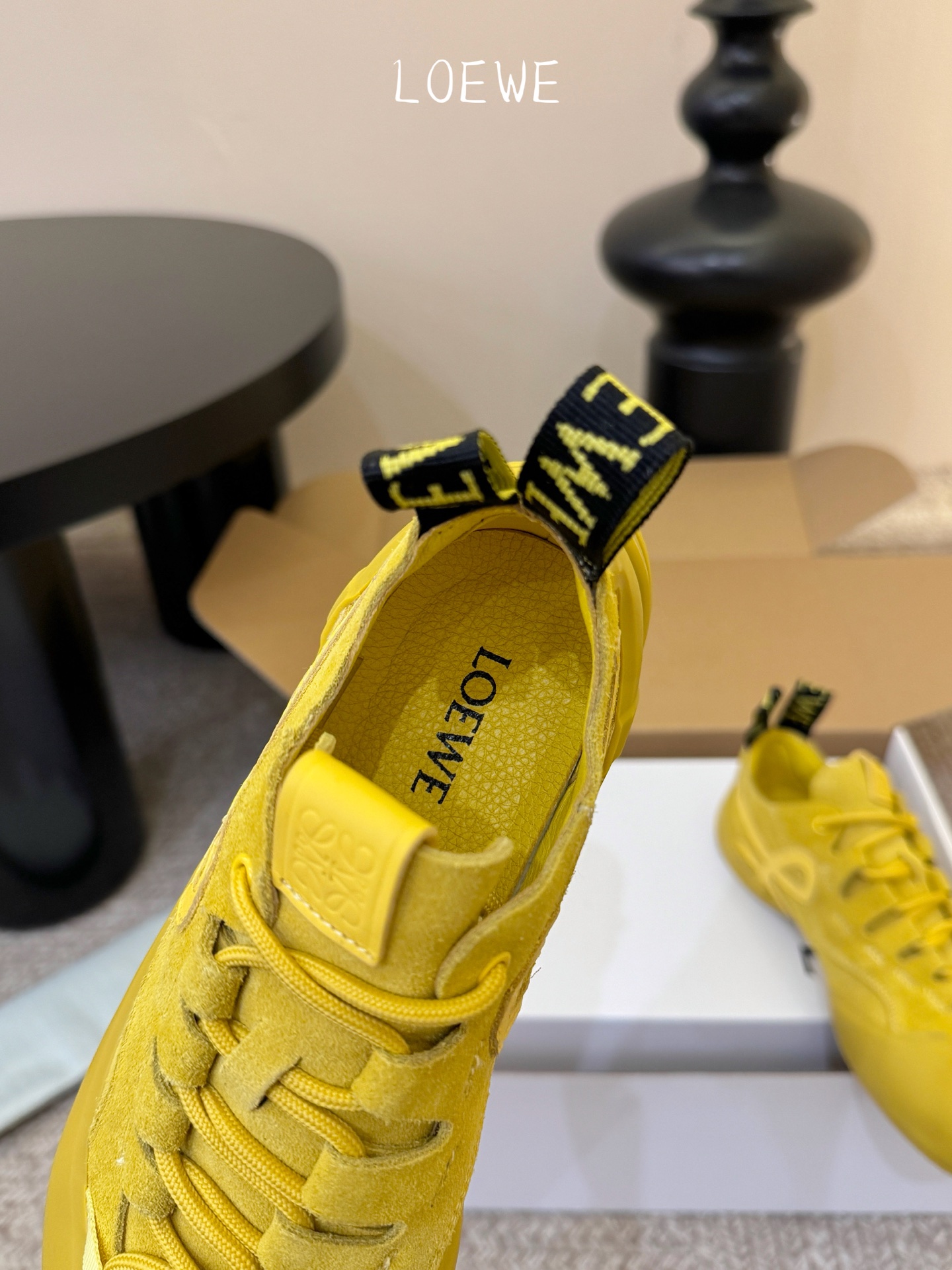 LOEW*早春新款复古技能运动鞋攀岩系列运动鞋，以专业攀岩鞋为灵感，将先锋机能美学与奢侈品牌的精致工艺完