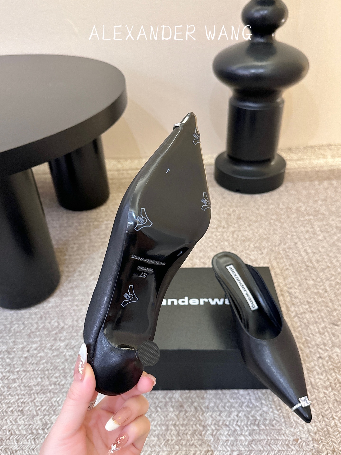 Alexander Wang亚历山大王 猫跟 半拖鞋原版1:1的材料 凹凸感带按摩的鞋垫配上注胶 Log