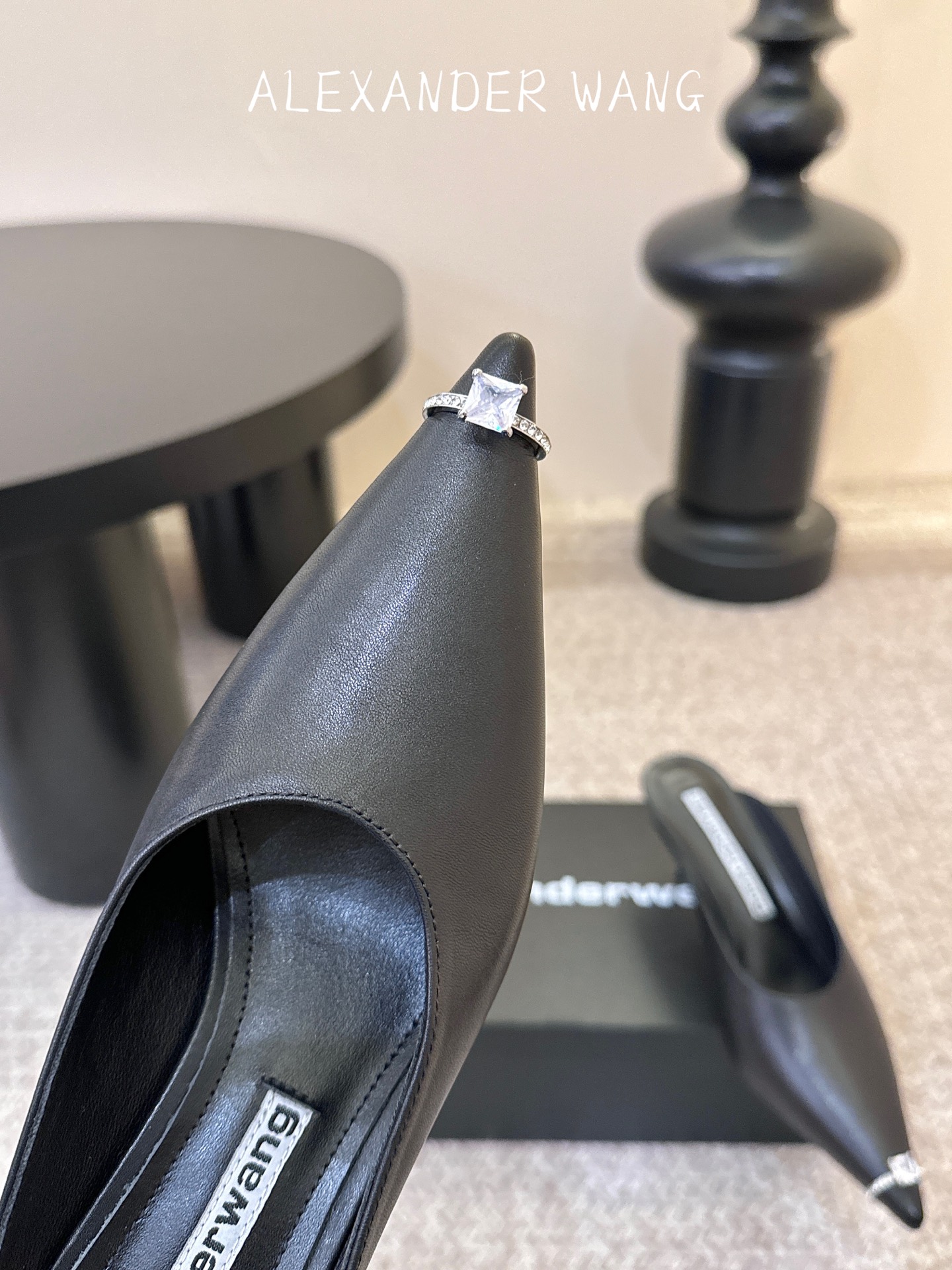 Alexander Wang亚历山大王 猫跟 半拖鞋原版1:1的材料 凹凸感带按摩的鞋垫配上注胶 Log