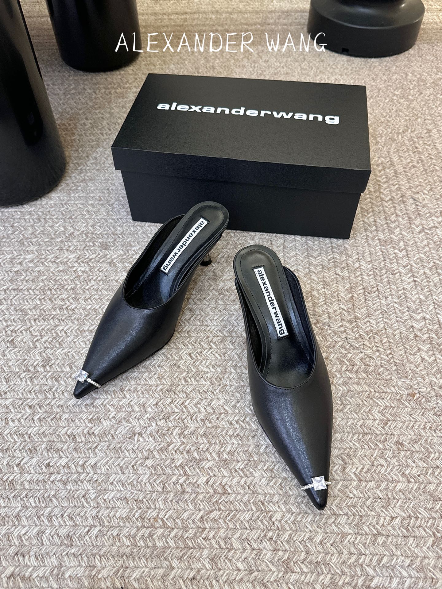 Alexander Wang亚历山大王 猫跟 半拖鞋原版1:1的材料 凹凸感带按摩的鞋垫配上注胶 Log