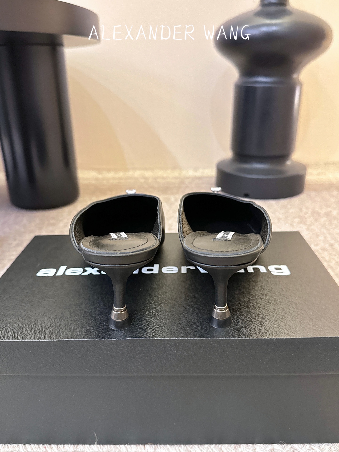 Alexander Wang亚历山大王 猫跟 半拖鞋原版1:1的材料 凹凸感带按摩的鞋垫配上注胶 Log