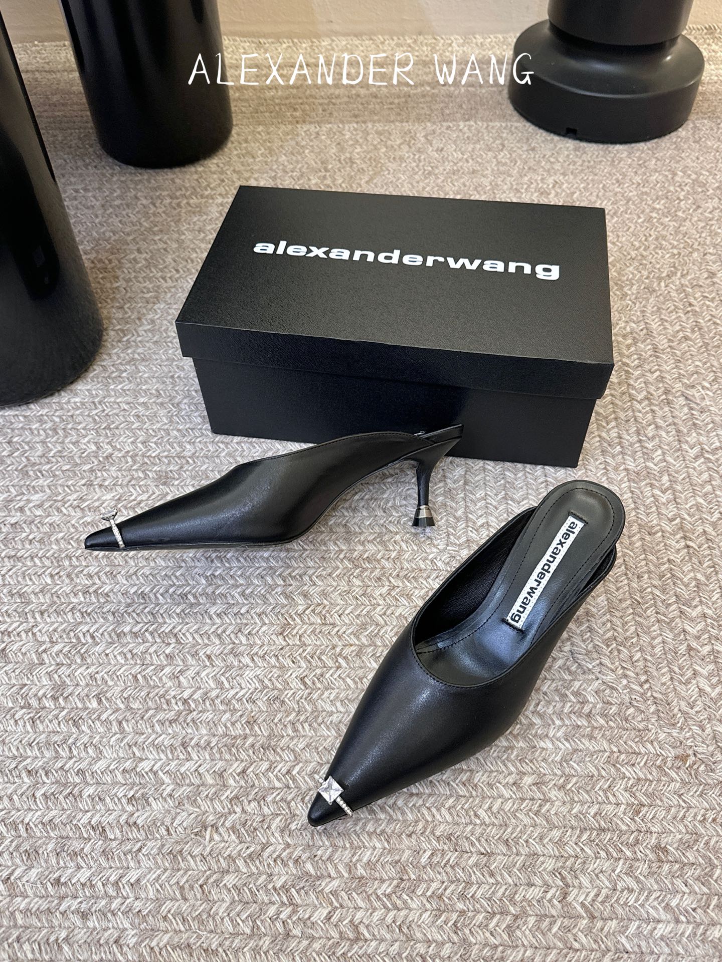 Alexander Wang亚历山大王 猫跟 半拖鞋原版1:1的材料 凹凸感带按摩的鞋垫配上注胶 Log