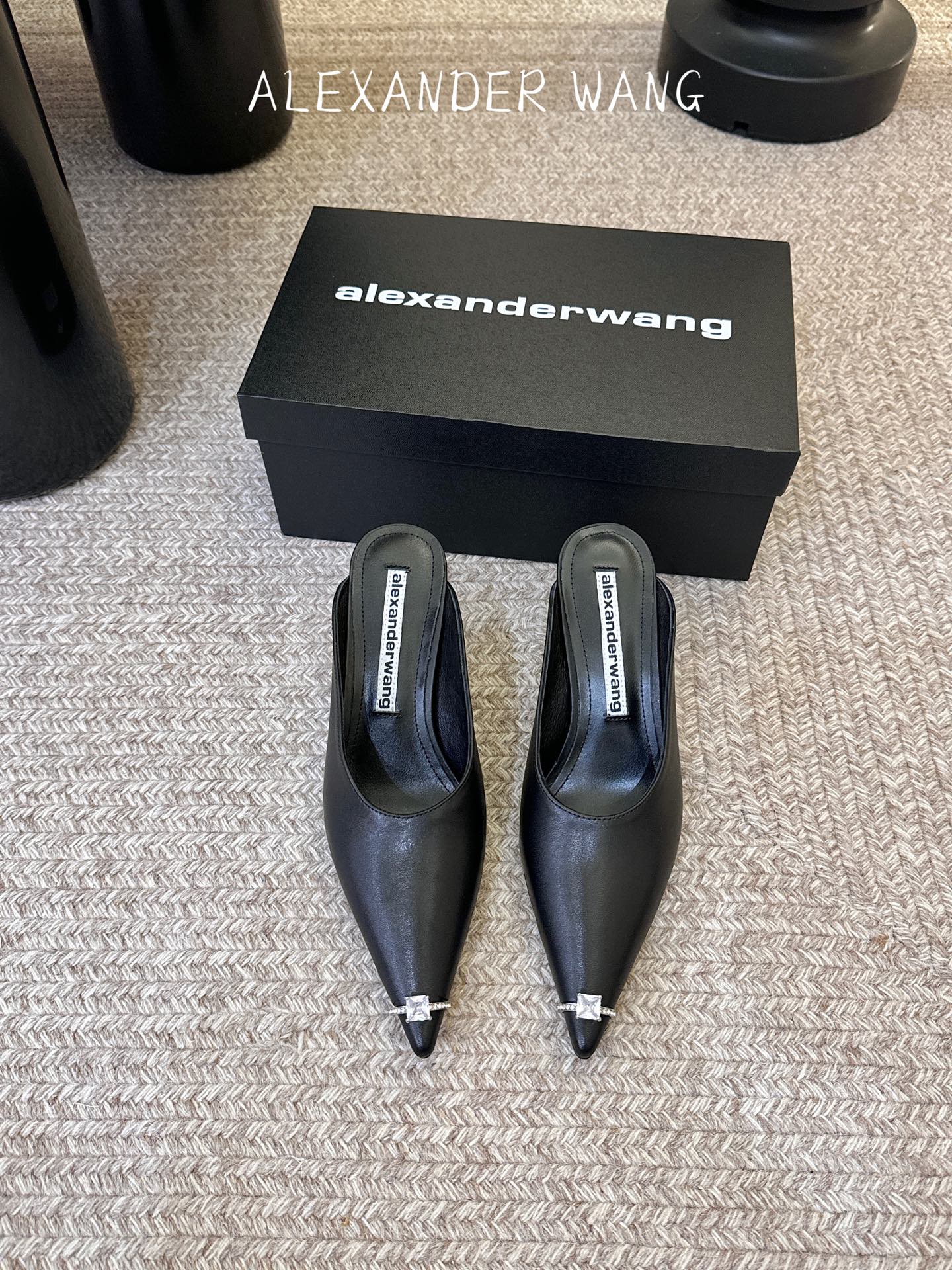 Alexander Wang亚历山大王 猫跟 半拖鞋原版1:1的材料 凹凸感带按摩的鞋垫配上注胶 Log