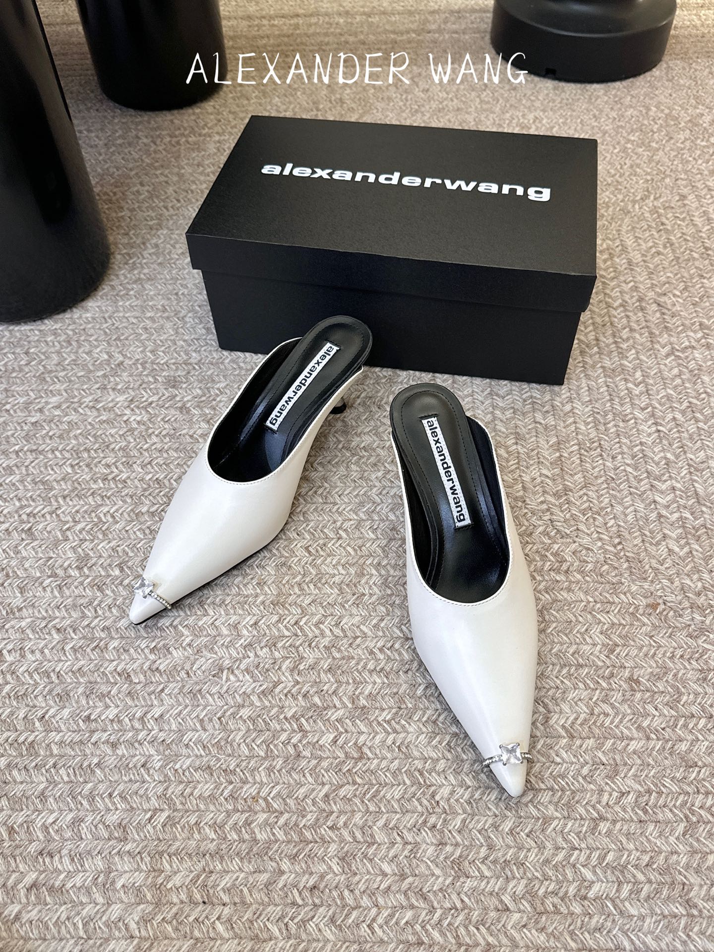 Alexander Wang亚历山大王 猫跟 半拖鞋原版1:1的材料 凹凸感带按摩的鞋垫配上注胶 Log