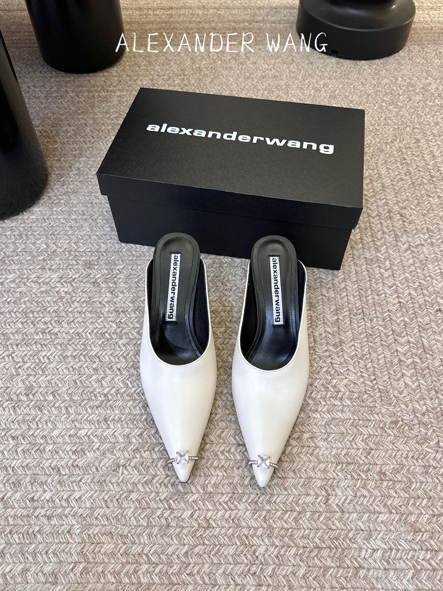 Alexander Wang亚历山大王 猫跟 半拖鞋原版1:1的材料 凹凸感带按摩的鞋垫配上注胶 Log