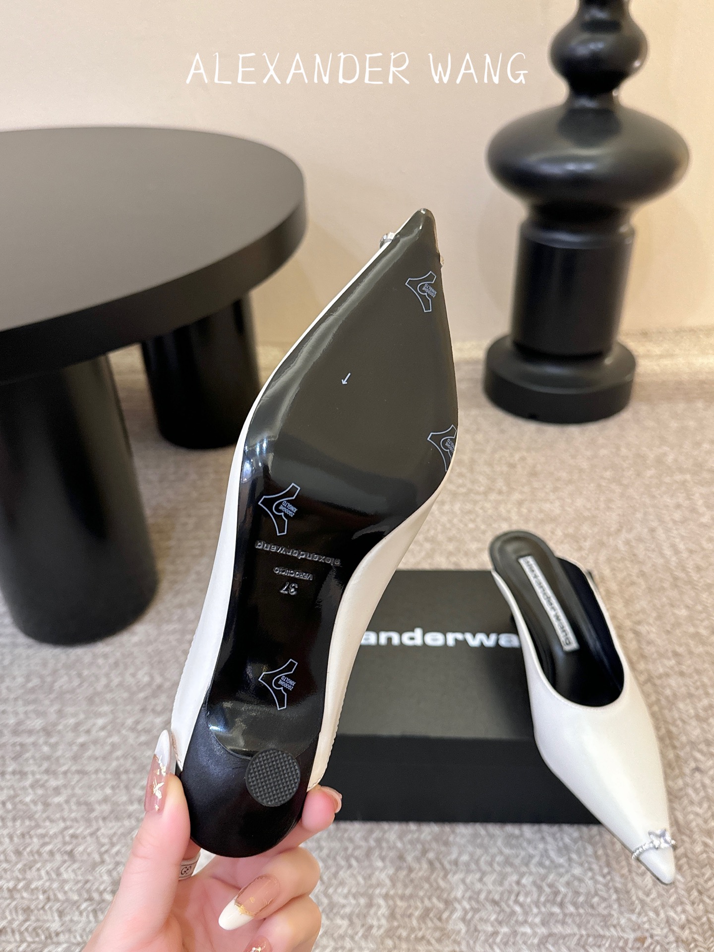 Alexander Wang亚历山大王 猫跟 半拖鞋原版1:1的材料 凹凸感带按摩的鞋垫配上注胶 Log