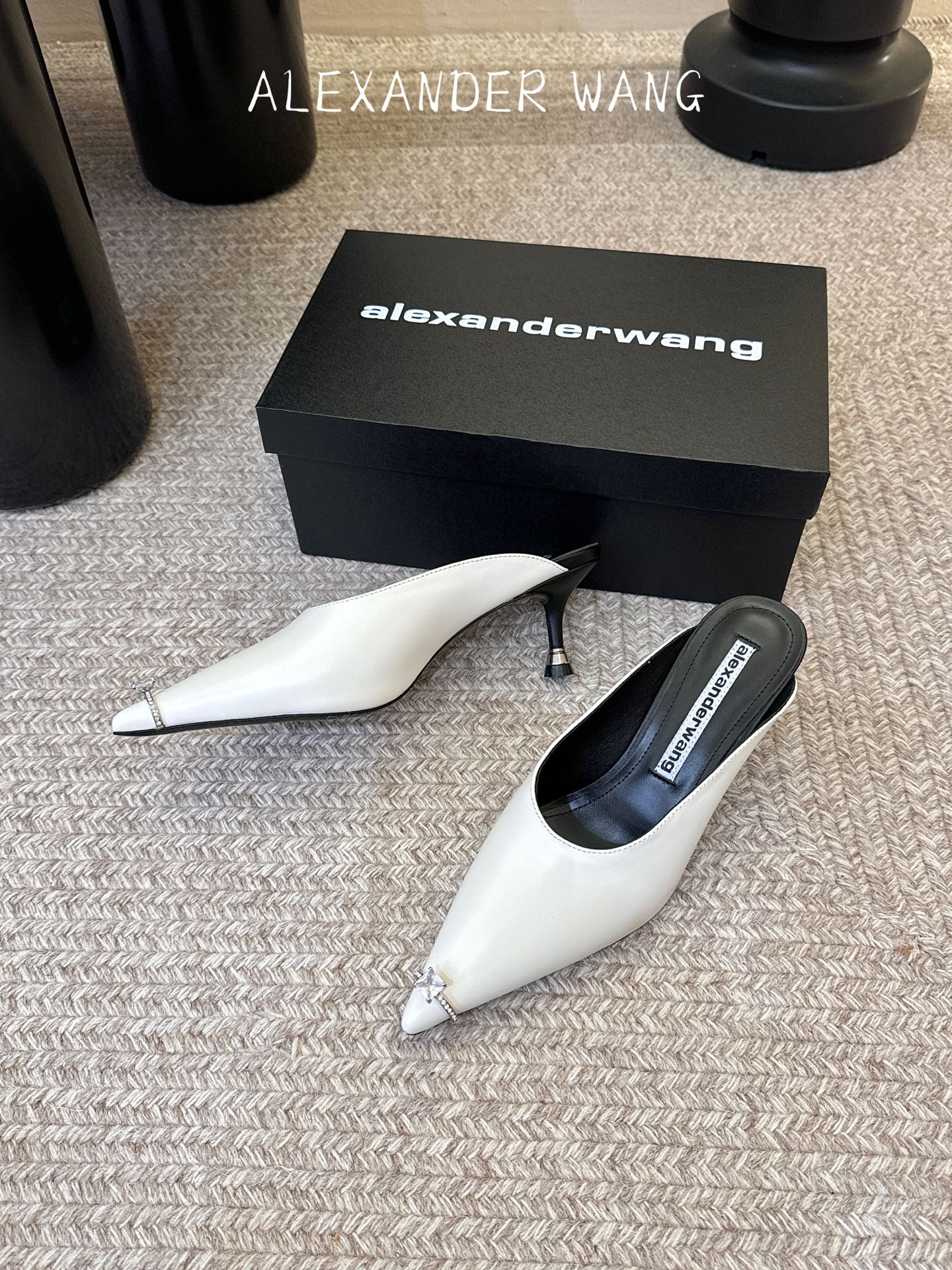 Alexander Wang亚历山大王 猫跟 半拖鞋原版1:1的材料 凹凸感带按摩的鞋垫配上注胶 Log