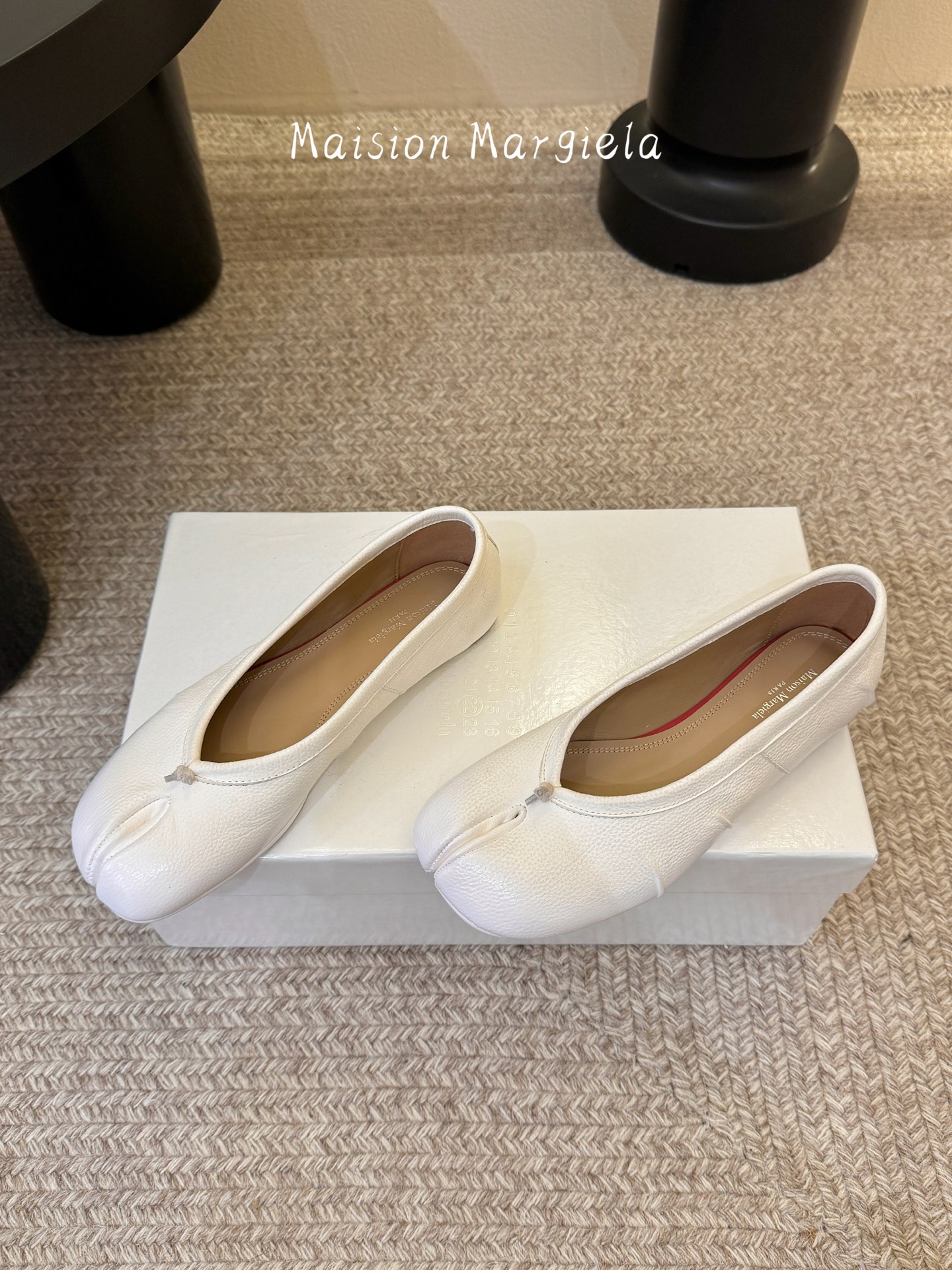 Maison Margiel*26ss早春新款分趾芭蕾鞋标志性分趾鞋型，打破传统鞋履设计，重塑足部美学，