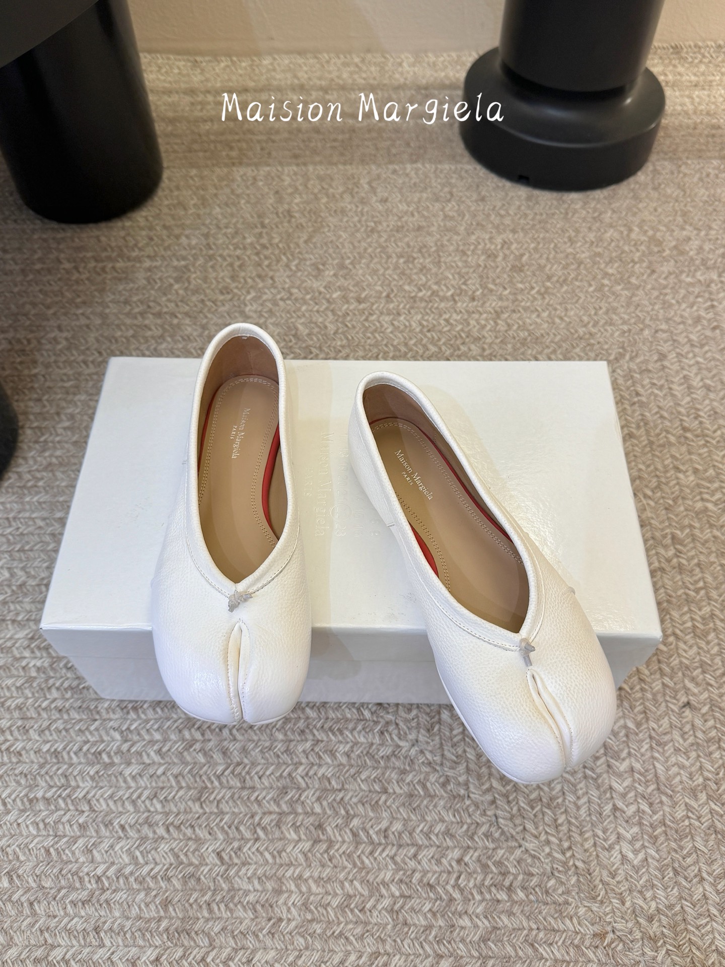 Maison Margiel*26ss早春新款分趾芭蕾鞋标志性分趾鞋型，打破传统鞋履设计，重塑足部美学，