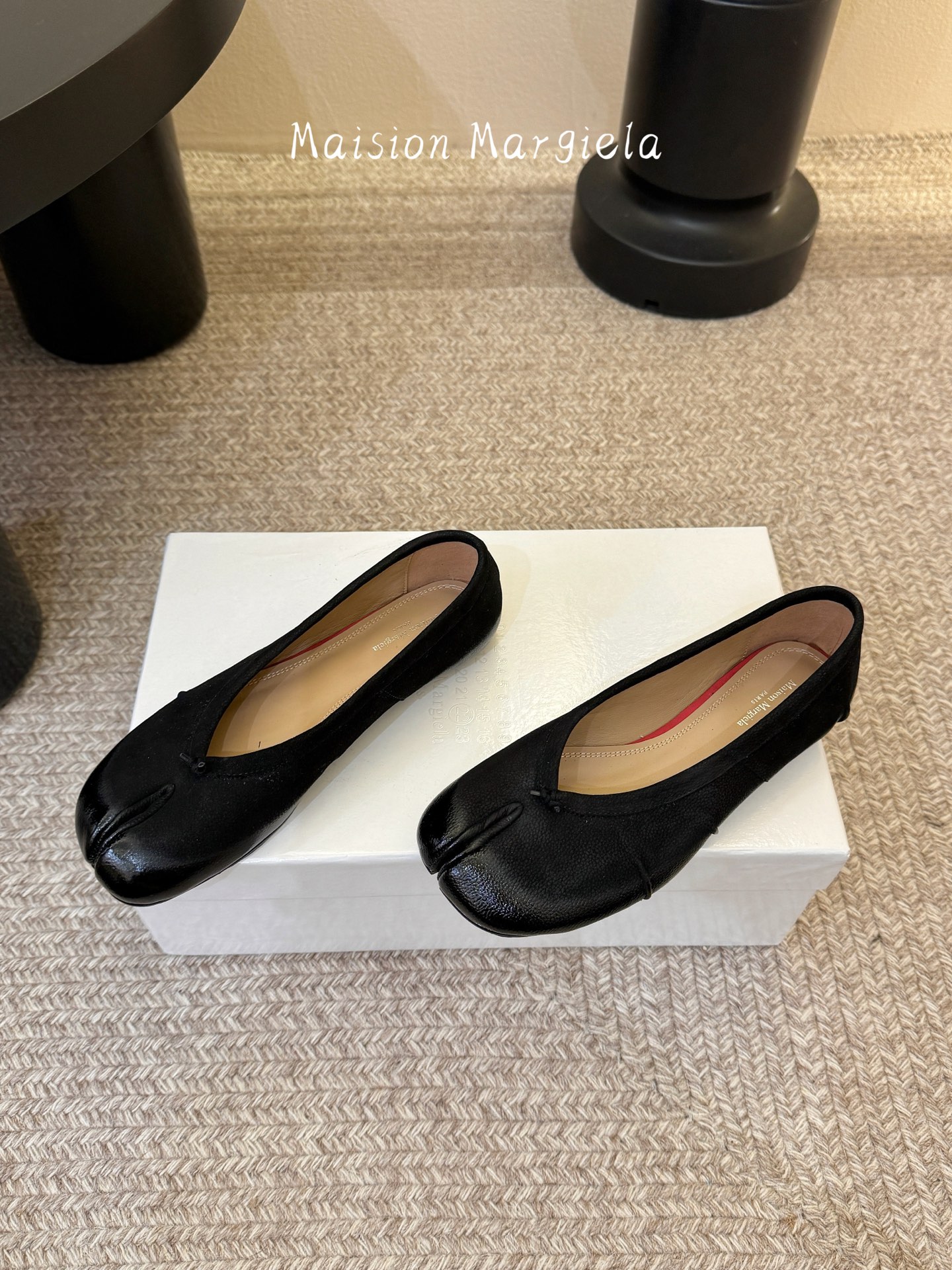 Maison Margiel*26ss早春新款分趾芭蕾鞋标志性分趾鞋型，打破传统鞋履设计，重塑足部美学，