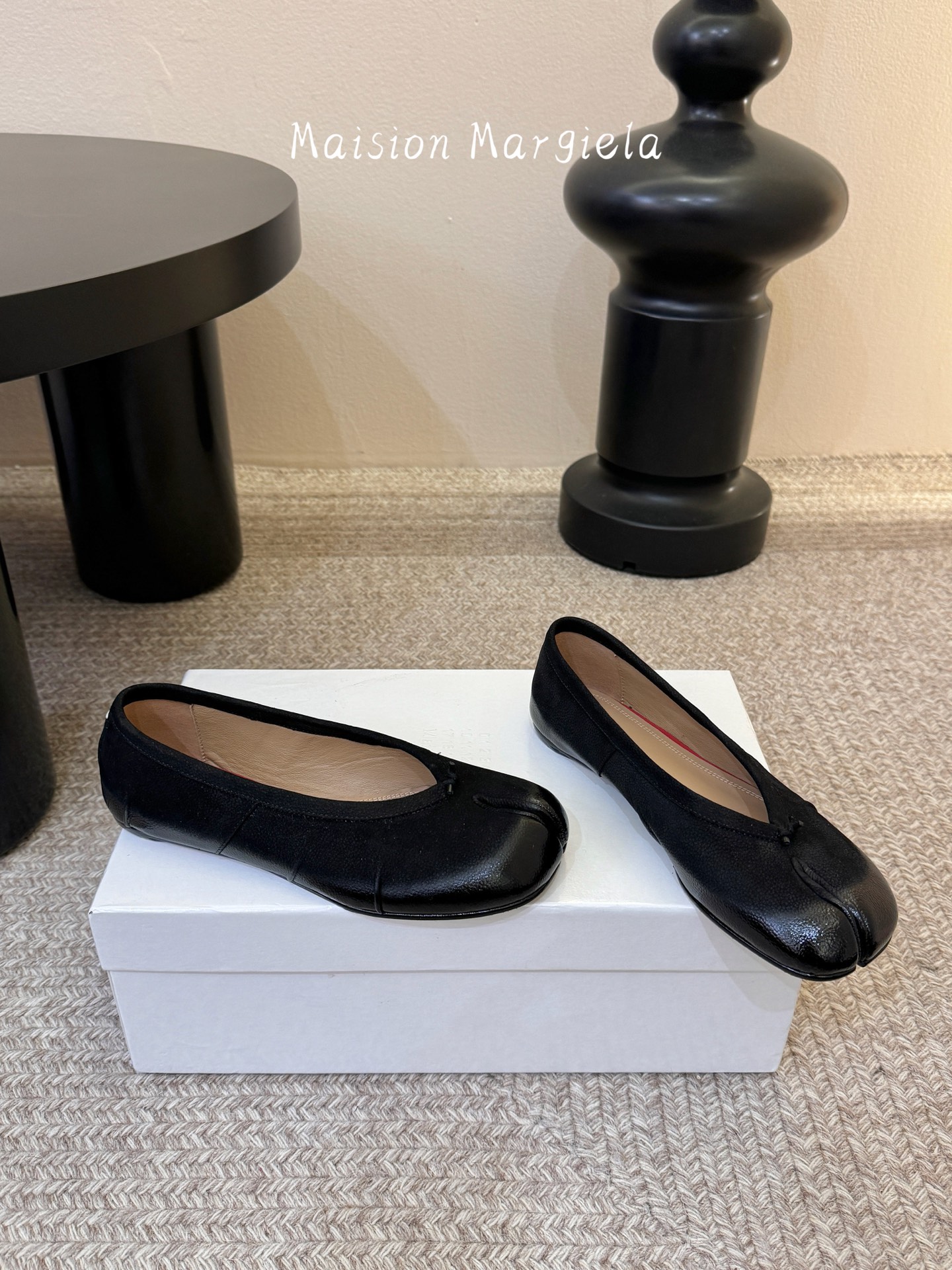 Maison Margiel*26ss早春新款分趾芭蕾鞋标志性分趾鞋型，打破传统鞋履设计，重塑足部美学，