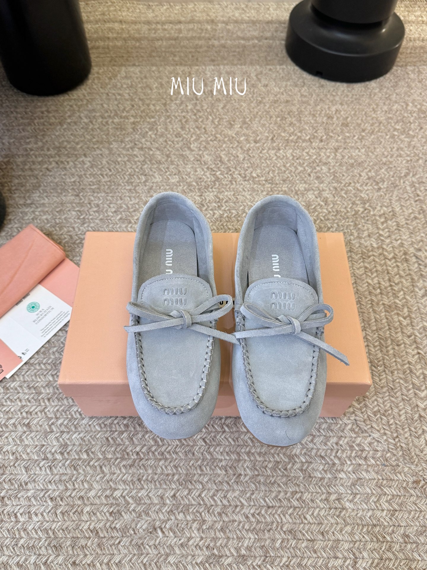 搭配飞机盒𝑀𝑖𝑢𝑀𝑖×𝐵𝑎𝑙𝑎𝑛𝑐缪 缪 新款包拖鞋系列上新★★★★★ 舒适度与时髦度并存的开挂全新系列