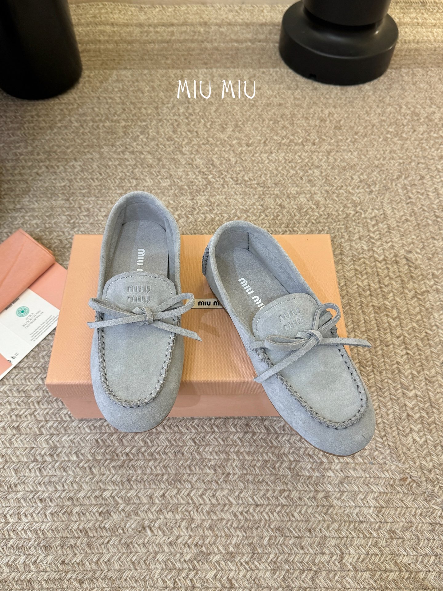 搭配飞机盒𝑀𝑖𝑢𝑀𝑖×𝐵𝑎𝑙𝑎𝑛𝑐缪 缪 新款包拖鞋系列上新★★★★★ 舒适度与时髦度并存的开挂全新系列