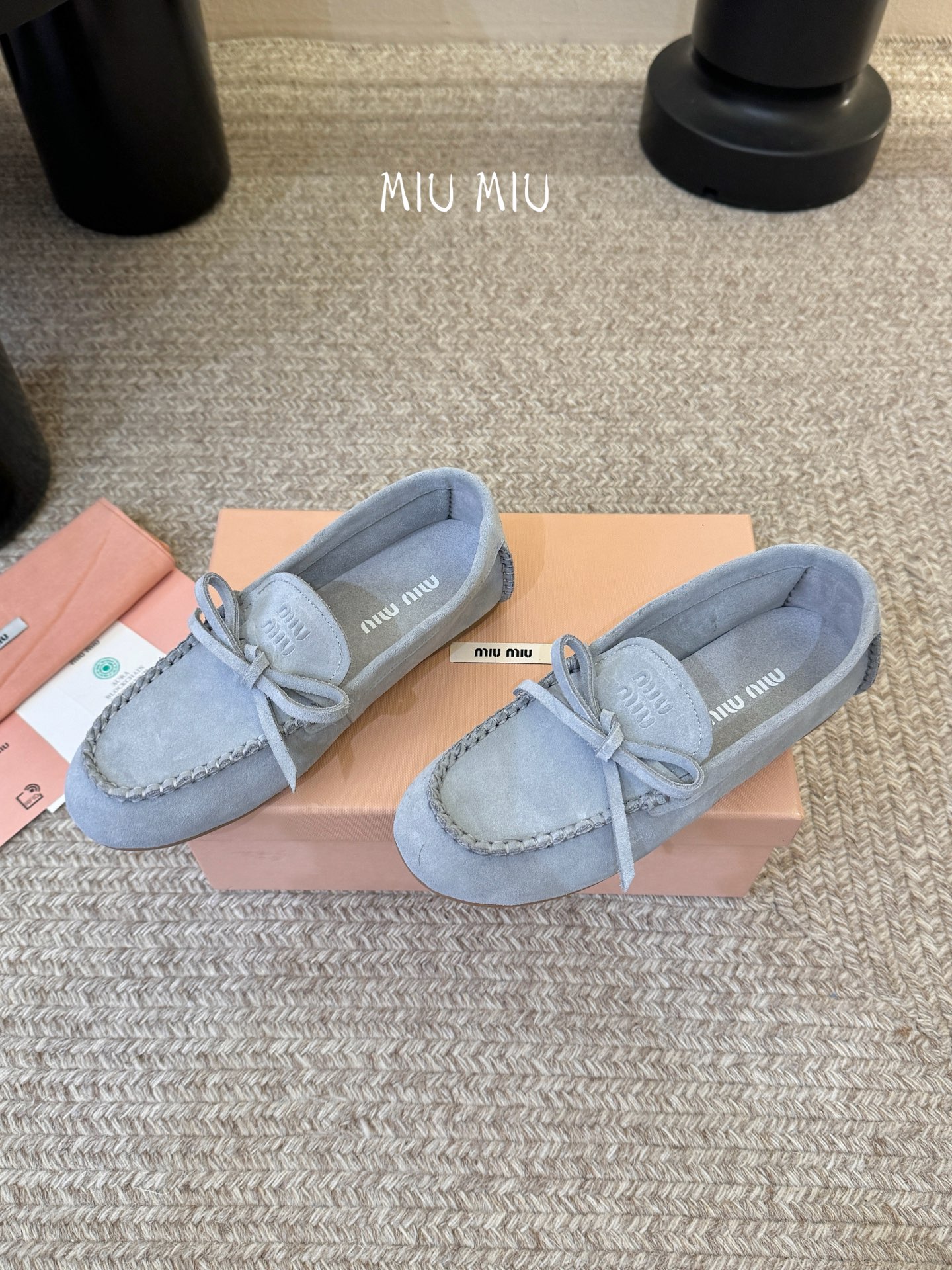 搭配飞机盒𝑀𝑖𝑢𝑀𝑖×𝐵𝑎𝑙𝑎𝑛𝑐缪 缪 新款包拖鞋系列上新★★★★★ 舒适度与时髦度并存的开挂全新系列