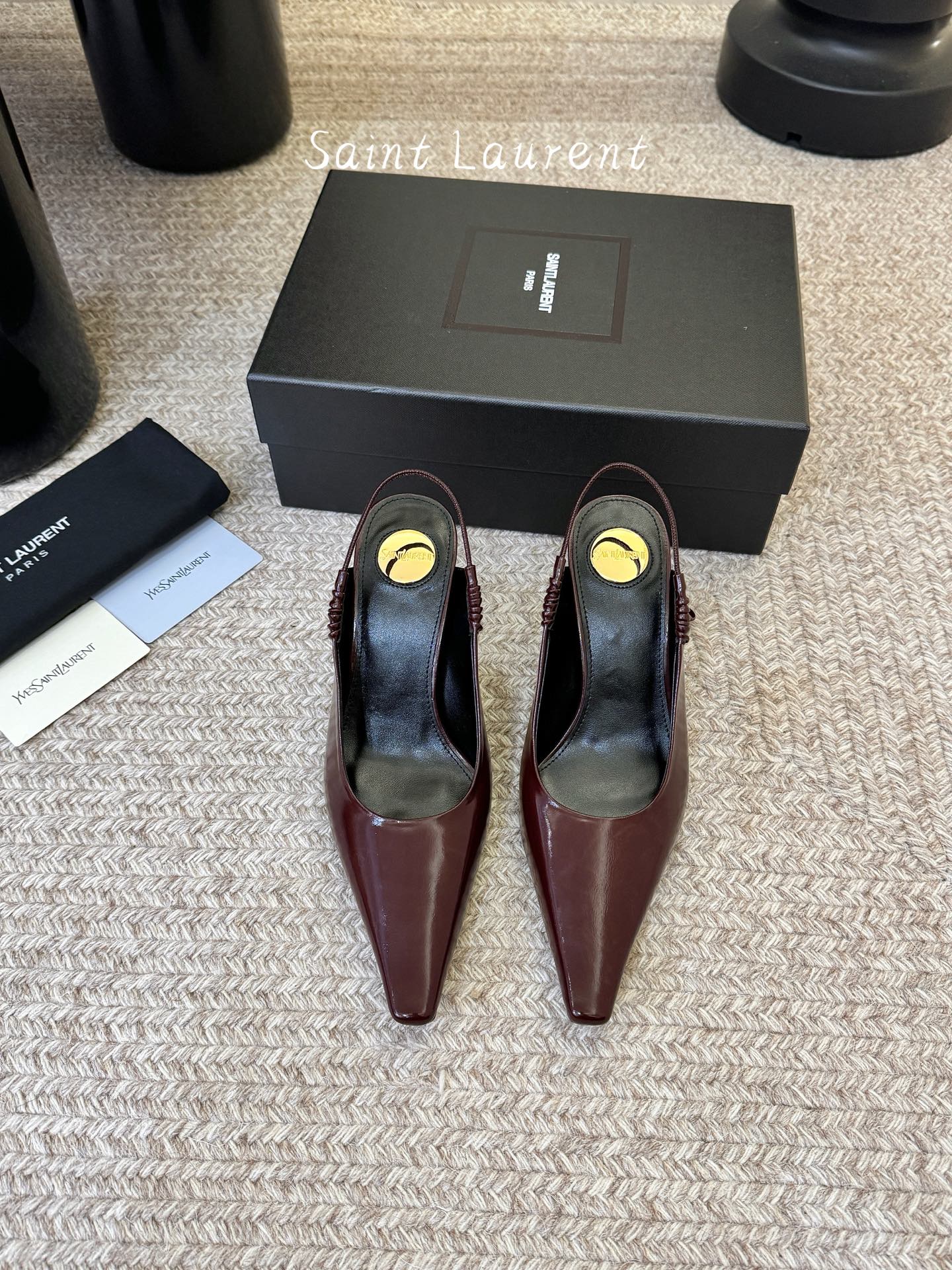 NO:787877,7.5cm saint laurent 26ss ysl pointed toe hollow back high-heeled shoes, very stable on the foot, super heeling, feel free to wear!  The heel is custom-made from a new mold. It is an exclusive heel. The height is the same as the original one to distinguish various incorrect versions!  High-end sexy, ysl still understands women best. Butter leather upper, sheepskin lining, sole, Italian genuine leather outsole, top quality 35-40 (40 customized, non-refundable, high heels and sandals, saint laurent, saint laurent, sandals, high heels, sheepskin, Leather soles198609097.5cm saint laurent 26ss ysl 尖头后空高跟鞋单鞋 上脚特别稳,超跟脚,放心入！鞋跟是重新开模定制的,独家的鞋跟,高度与正品一致区别各种不对版！高级的性感,ysl 还是最懂女人 鞋面牛油皮 羊皮里 鞋底 意大利真皮大底 顶级精品35-40（40定制不退换,高跟鞋凉鞋,saint laurent,saint laurent,sandals,high heels,sheepskin,Leather soles,Women's Shoes