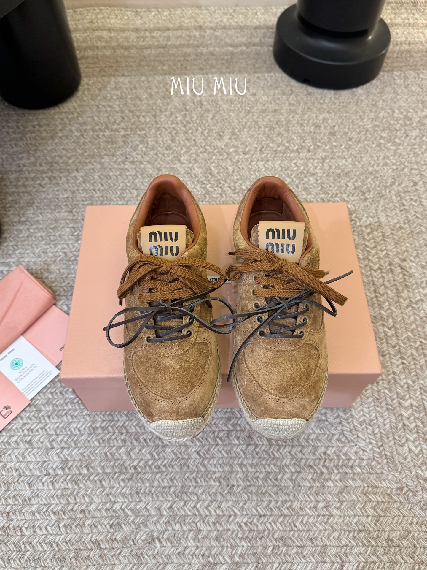 MiuMiu缪缪最新走秀款麻绳编织休闲鞋明星网红种草 国内外博主刷爆的一款 小红书种草系列 复古又时髦上