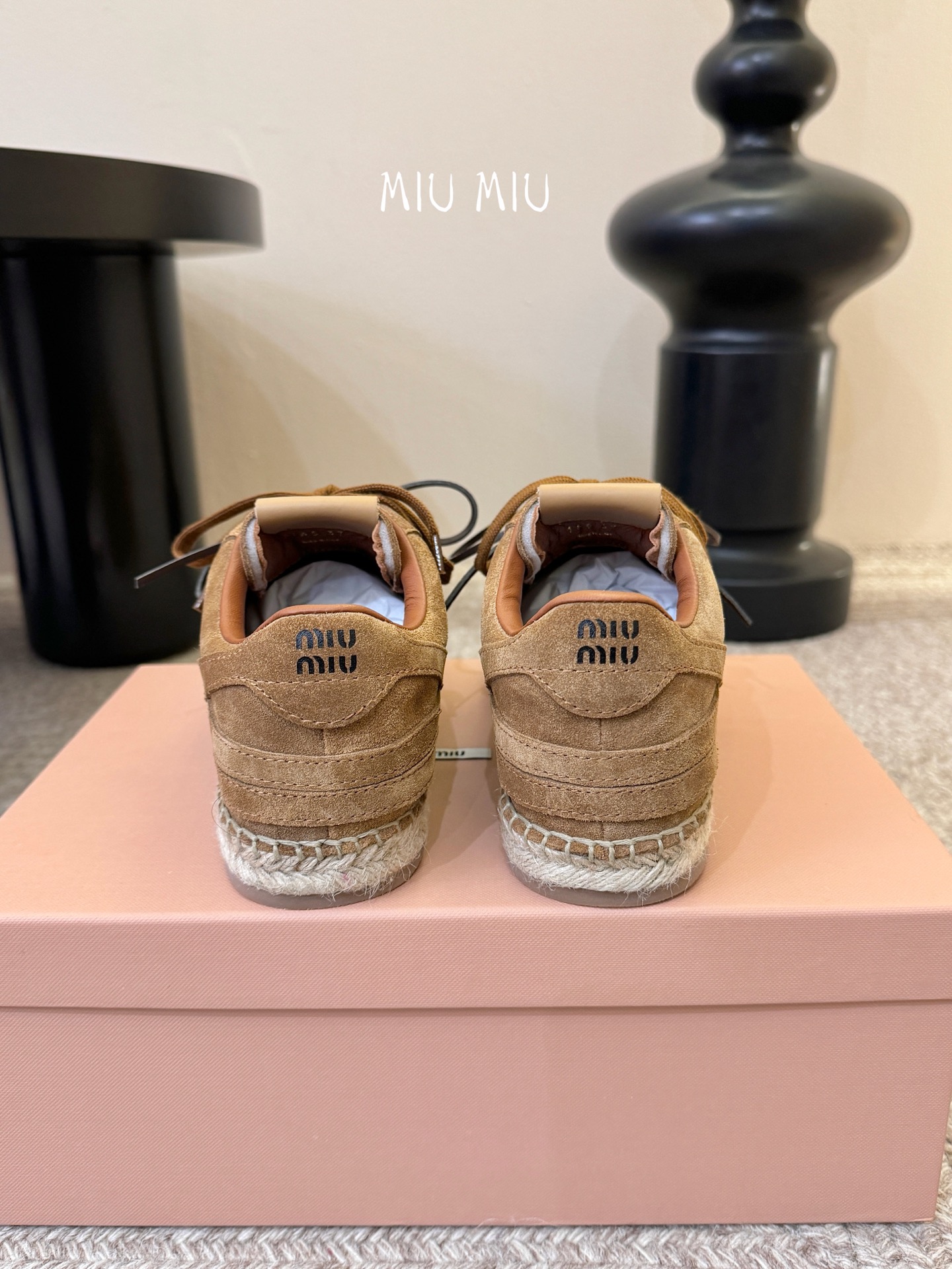 MiuMiu缪缪最新走秀款麻绳编织休闲鞋明星网红种草 国内外博主刷爆的一款 小红书种草系列 复古又时髦上