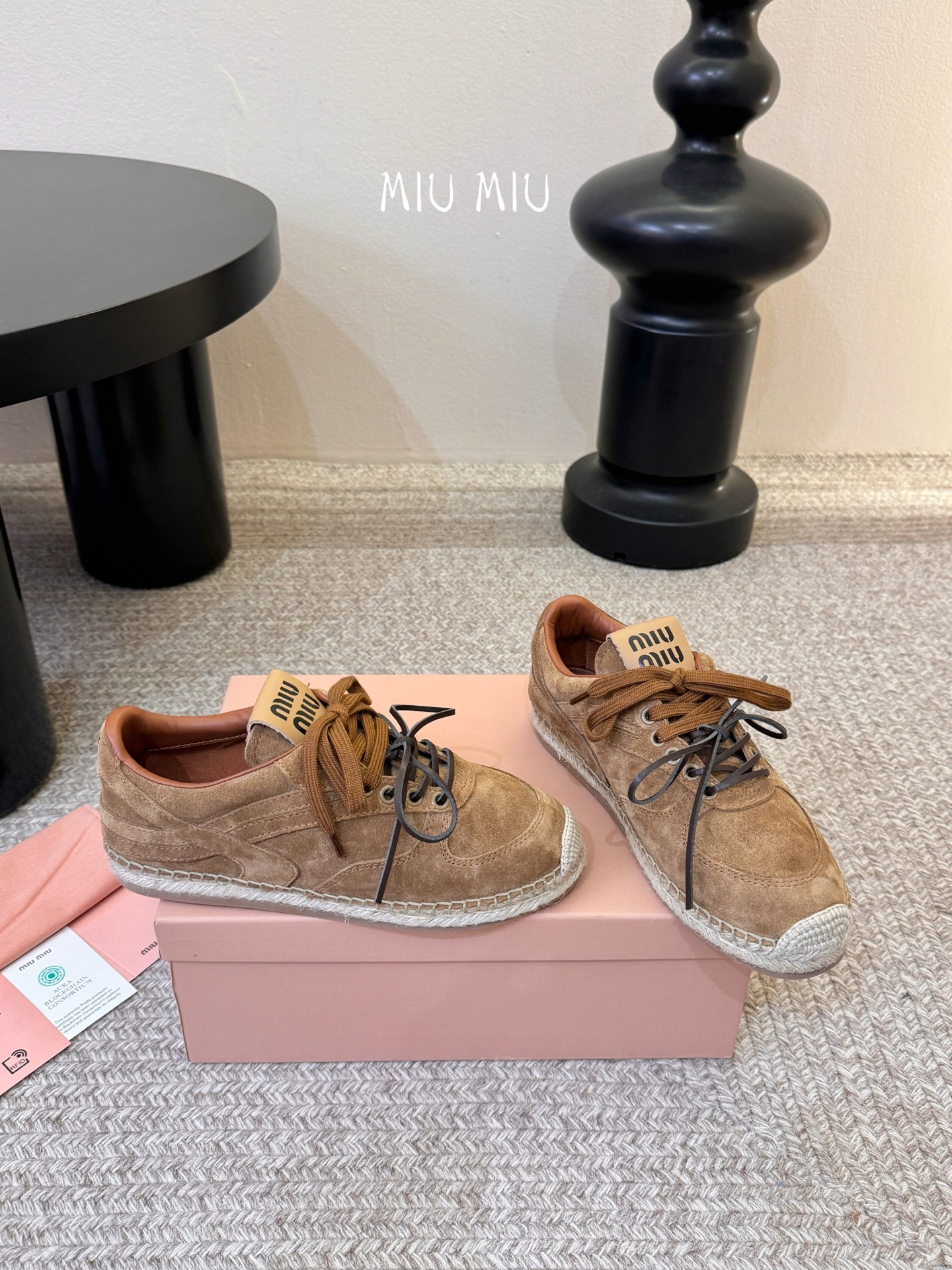 MiuMiu缪缪最新走秀款麻绳编织休闲鞋明星网红种草 国内外博主刷爆的一款 小红书种草系列 复古又时髦上