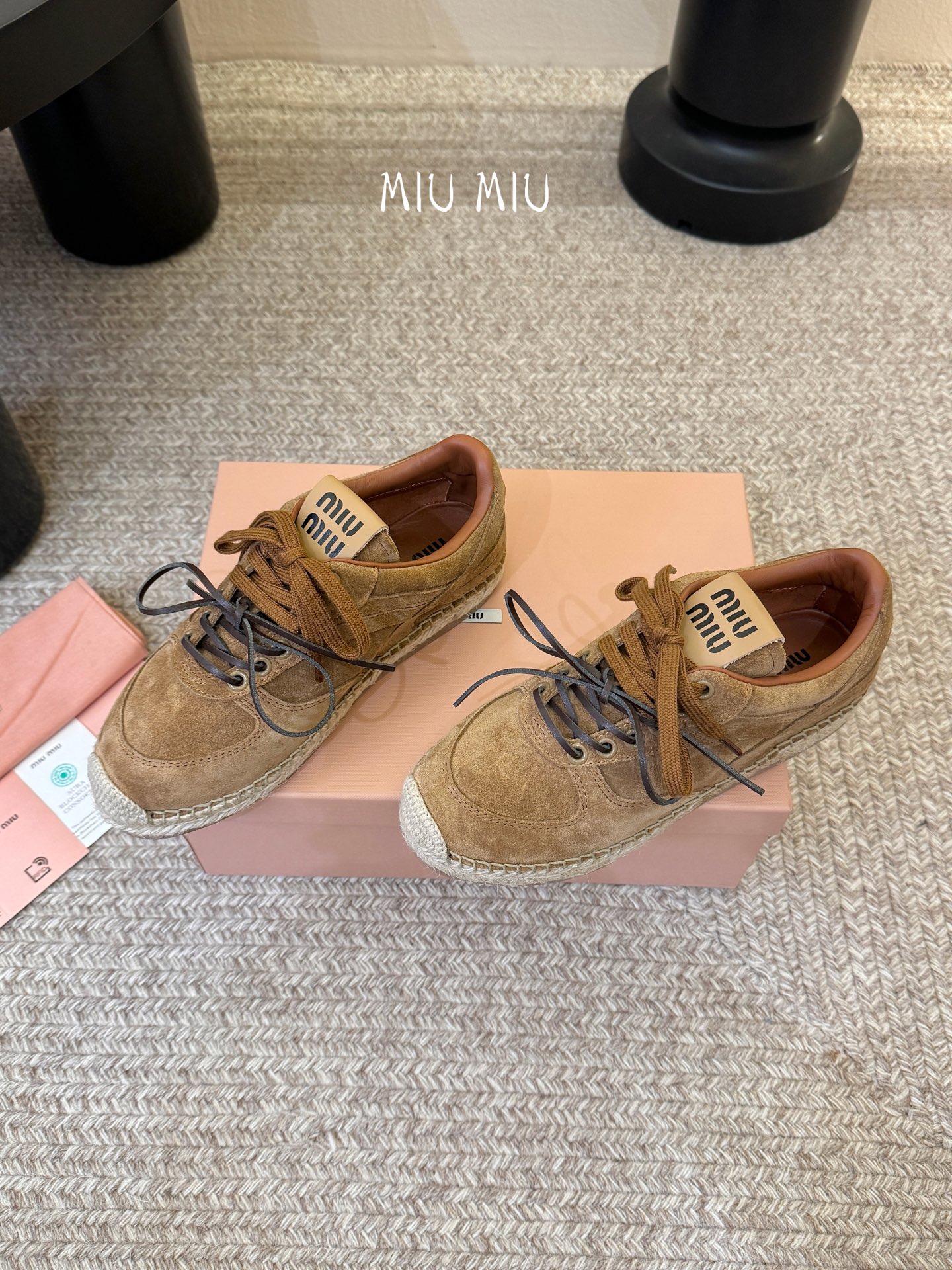 MiuMiu缪缪最新走秀款麻绳编织休闲鞋明星网红种草 国内外博主刷爆的一款 小红书种草系列 复古又时髦上