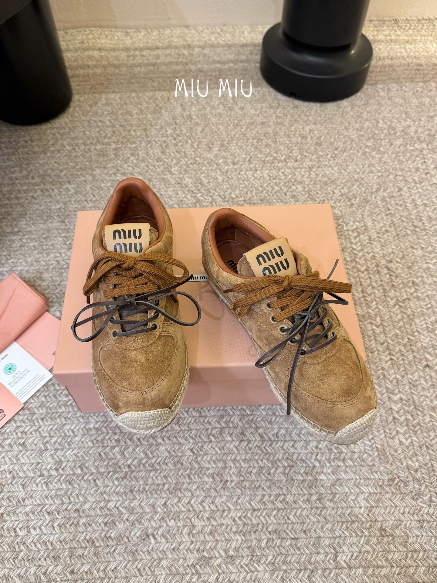 MiuMiu缪缪最新走秀款麻绳编织休闲鞋明星网红种草 国内外博主刷爆的一款 小红书种草系列 复古又时髦上