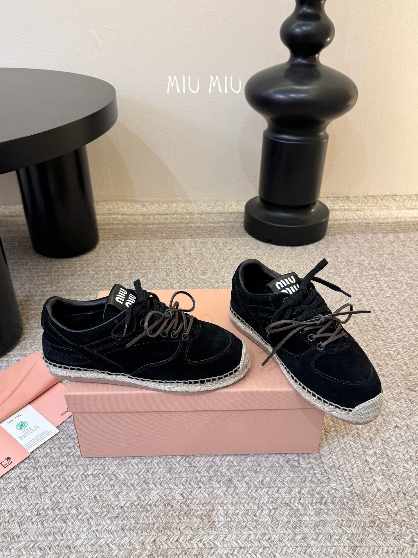 MiuMiu缪缪最新走秀款麻绳编织休闲鞋明星网红种草 国内外博主刷爆的一款 小红书种草系列 复古又时髦上