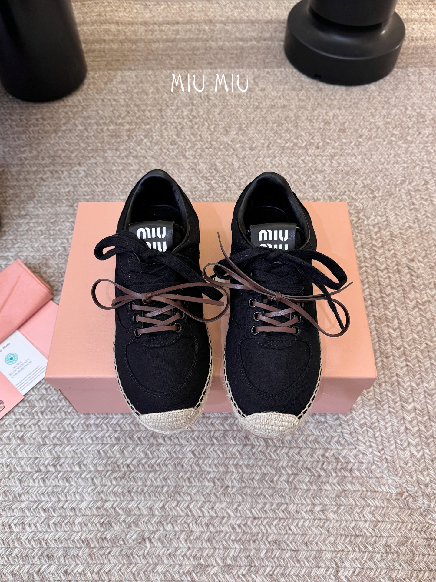 MiuMiu缪缪最新走秀款麻绳编织休闲鞋明星网红种草 国内外博主刷爆的一款 小红书种草系列 复古又时髦上