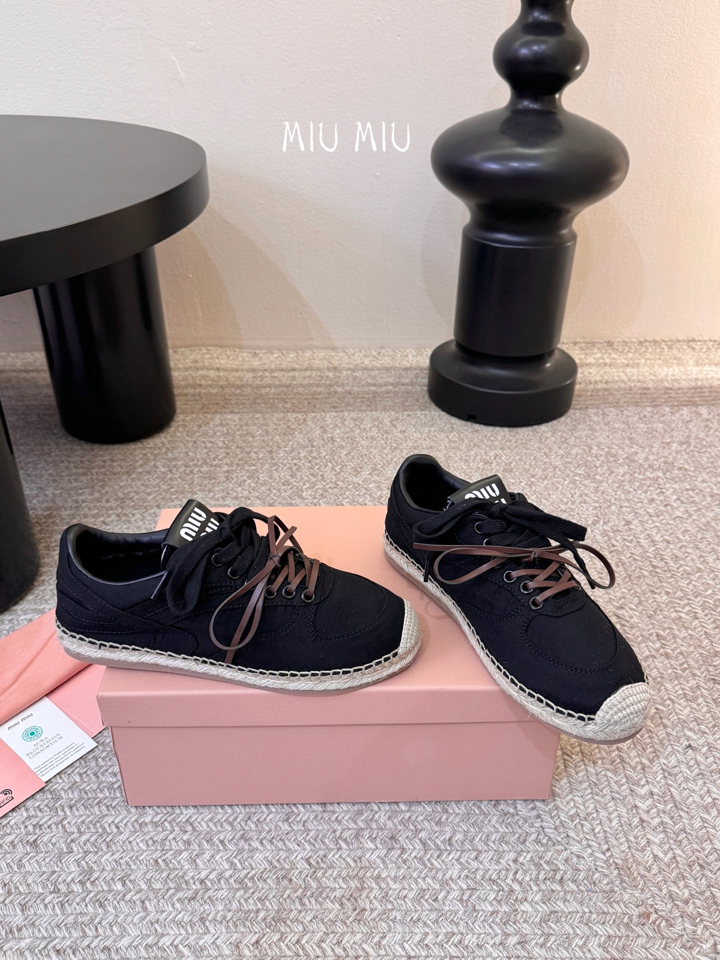 MiuMiu缪缪最新走秀款麻绳编织休闲鞋明星网红种草 国内外博主刷爆的一款 小红书种草系列 复古又时髦上