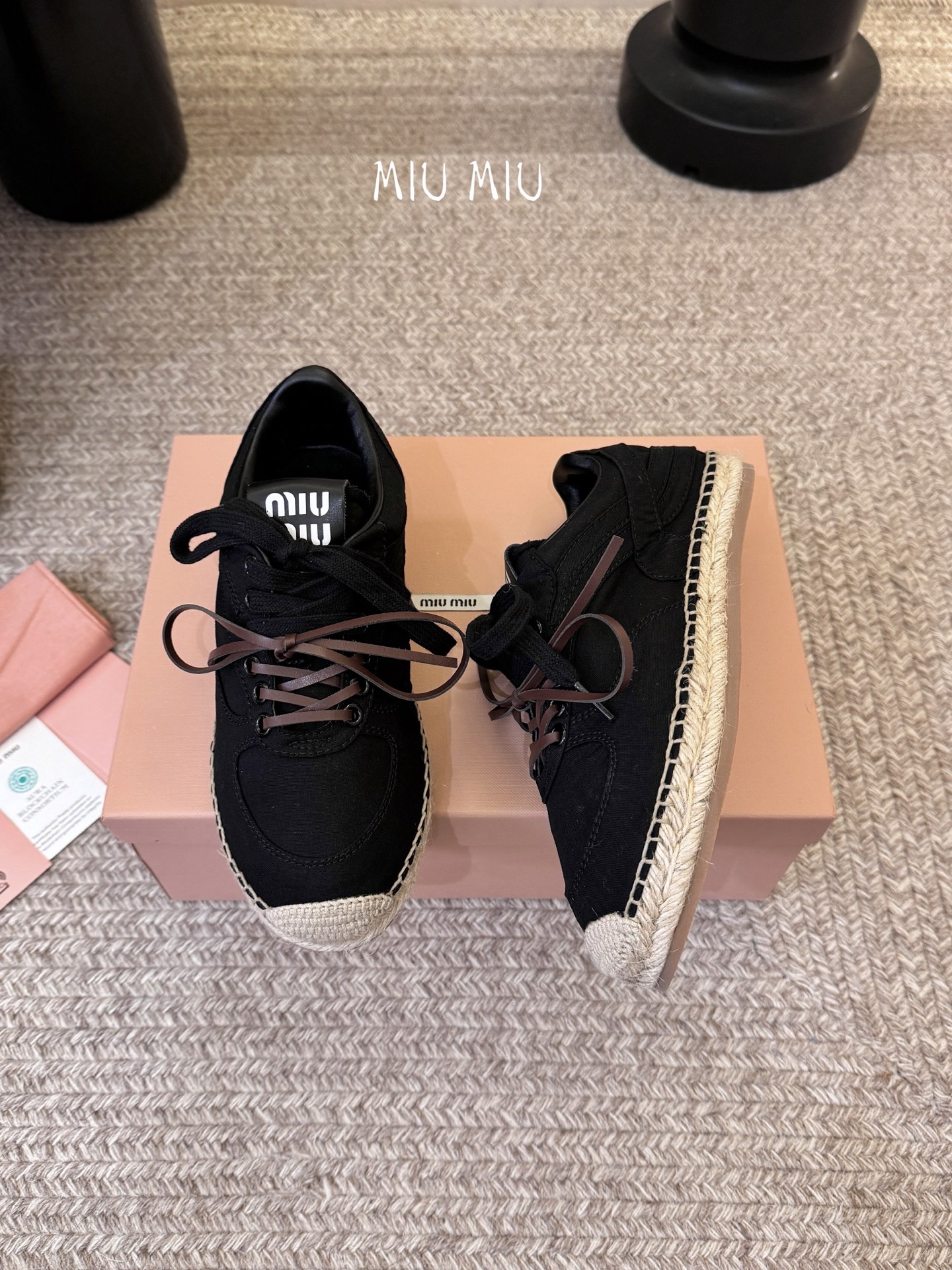 MiuMiu缪缪最新走秀款麻绳编织休闲鞋明星网红种草 国内外博主刷爆的一款 小红书种草系列 复古又时髦上