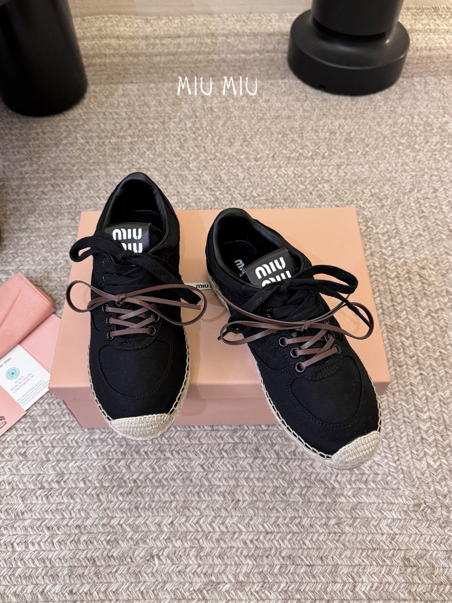 MiuMiu缪缪最新走秀款麻绳编织休闲鞋明星网红种草 国内外博主刷爆的一款 小红书种草系列 复古又时髦上