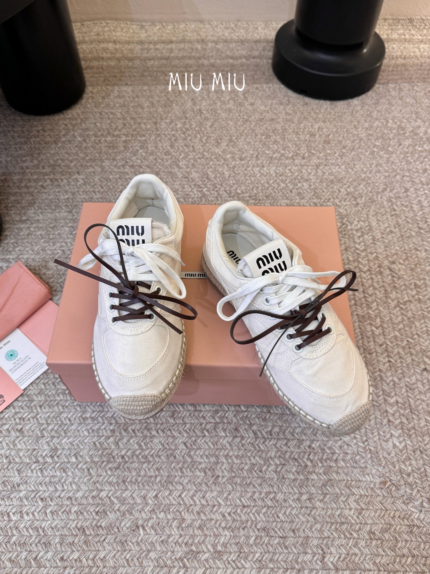 MiuMiu缪缪最新走秀款麻绳编织休闲鞋明星网红种草 国内外博主刷爆的一款 小红书种草系列 复古又时髦上