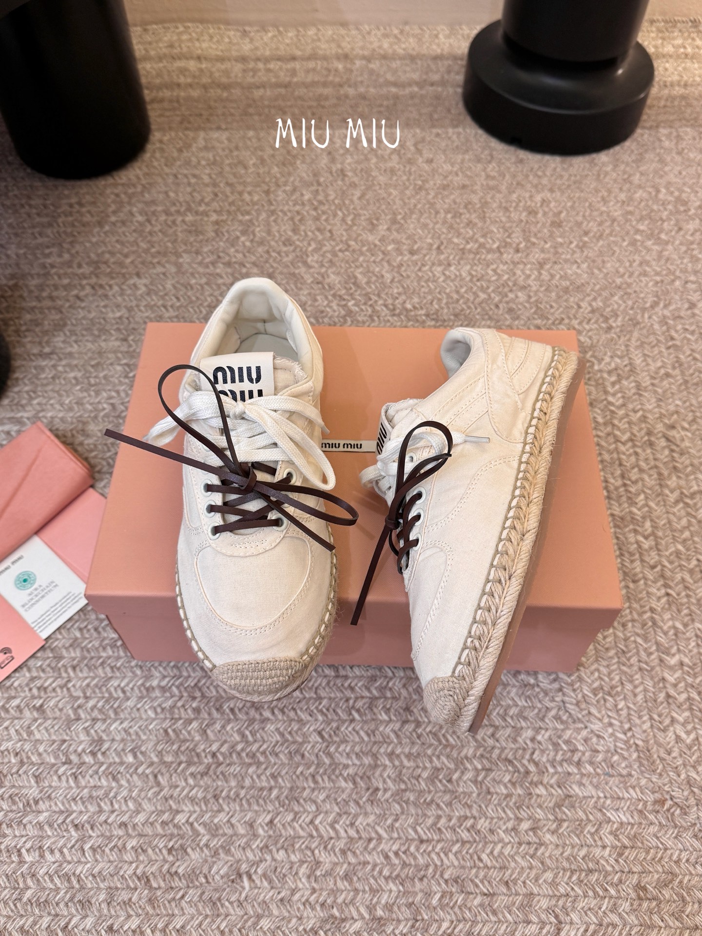 MiuMiu缪缪最新走秀款麻绳编织休闲鞋明星网红种草 国内外博主刷爆的一款 小红书种草系列 复古又时髦上