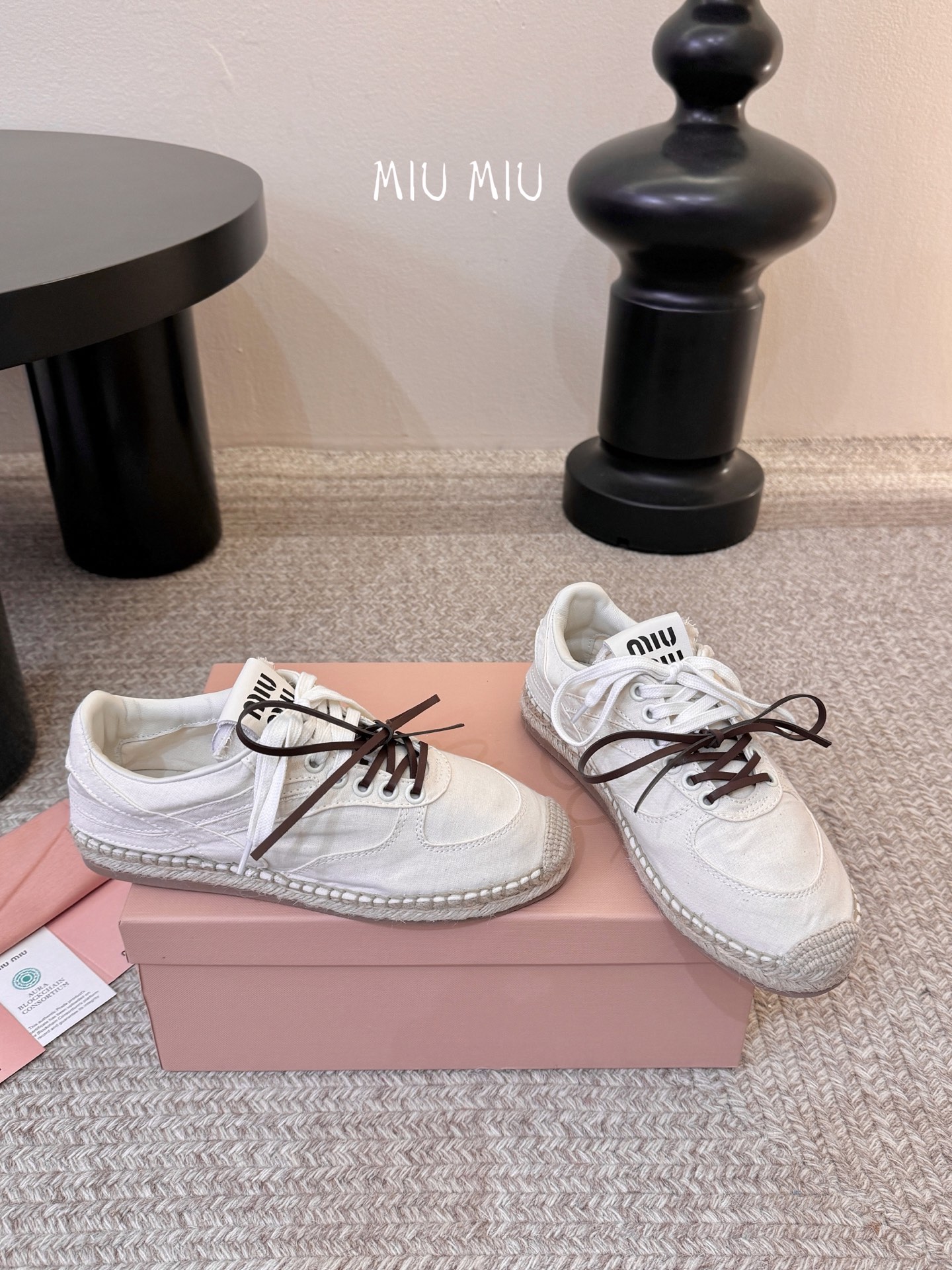 MiuMiu缪缪最新走秀款麻绳编织休闲鞋明星网红种草 国内外博主刷爆的一款 小红书种草系列 复古又时髦上