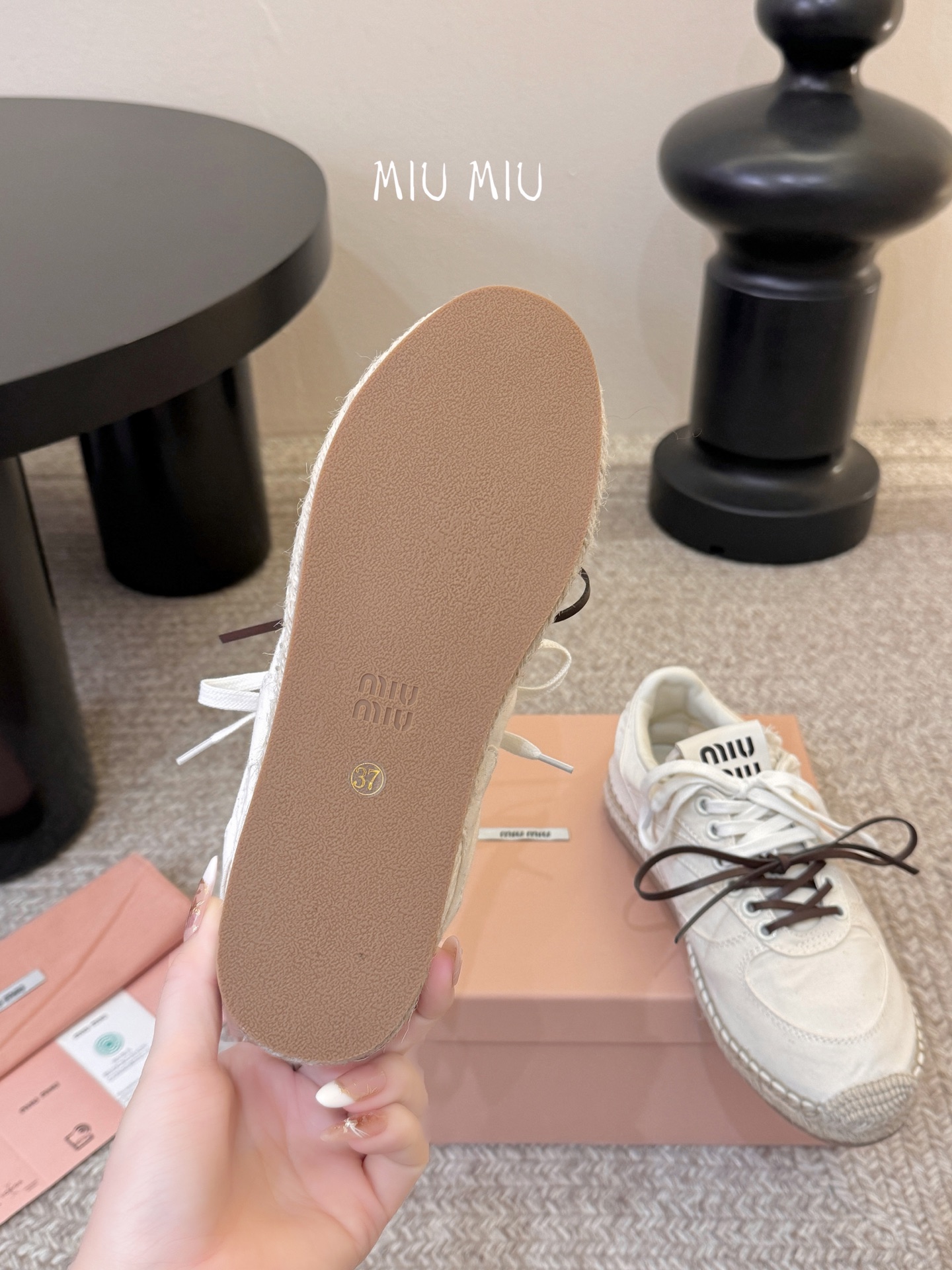 MiuMiu缪缪最新走秀款麻绳编织休闲鞋明星网红种草 国内外博主刷爆的一款 小红书种草系列 复古又时髦上