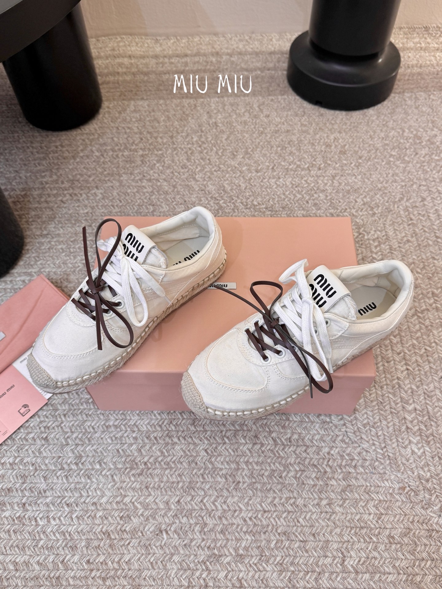 MiuMiu缪缪最新走秀款麻绳编织休闲鞋明星网红种草 国内外博主刷爆的一款 小红书种草系列 复古又时髦上