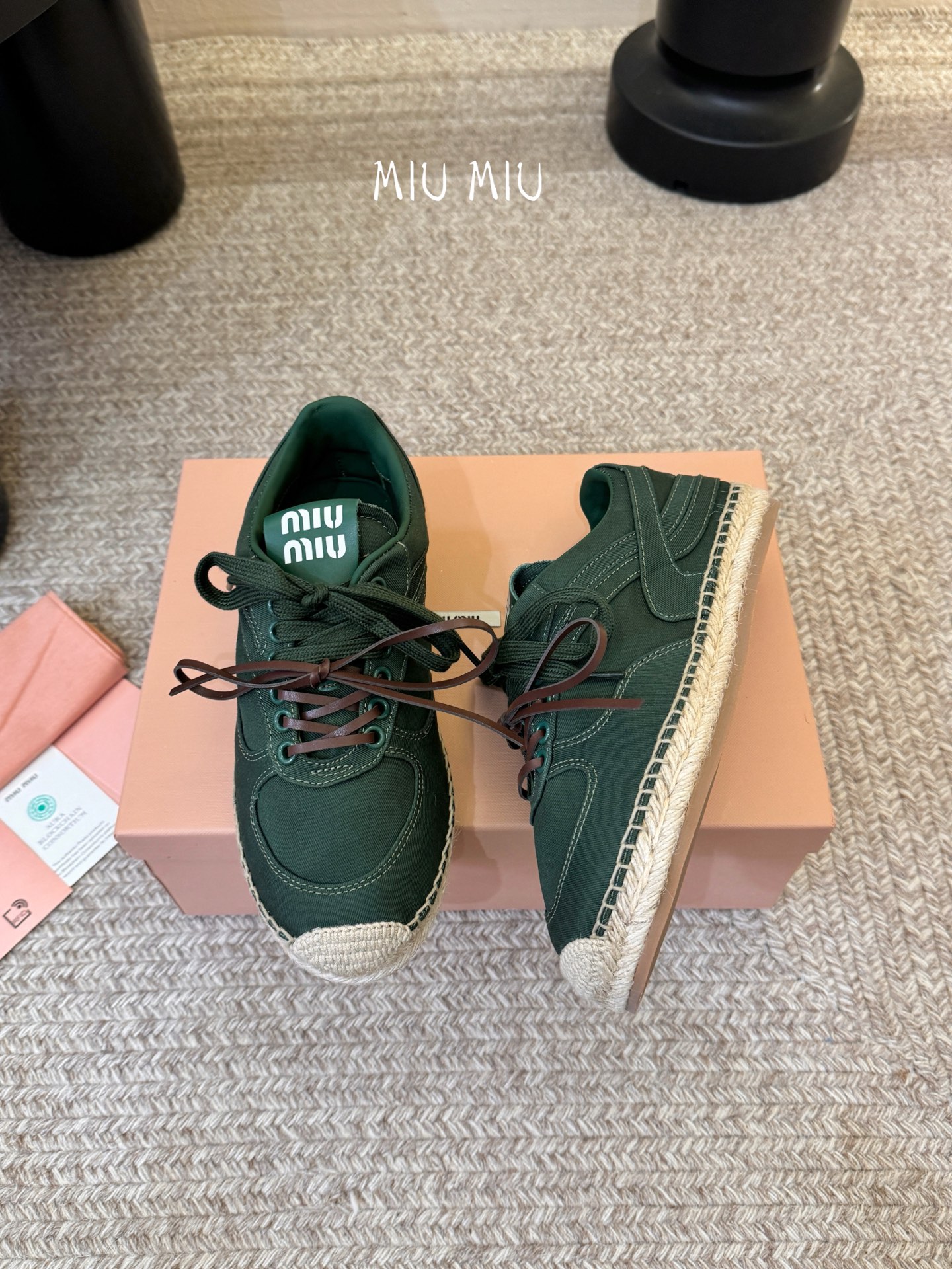 MiuMiu缪缪最新走秀款麻绳编织休闲鞋明星网红种草 国内外博主刷爆的一款 小红书种草系列 复古又时髦上