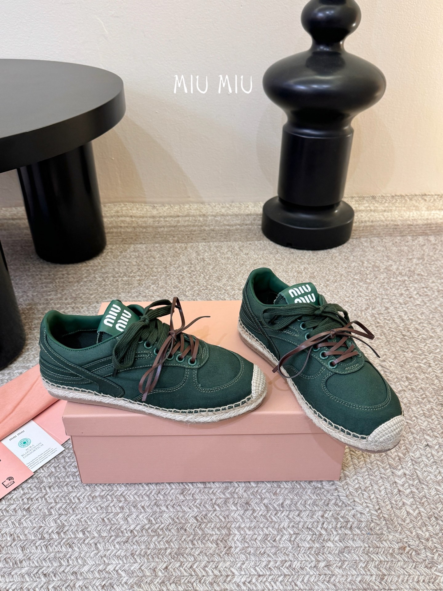 MiuMiu缪缪最新走秀款麻绳编织休闲鞋明星网红种草 国内外博主刷爆的一款 小红书种草系列 复古又时髦上