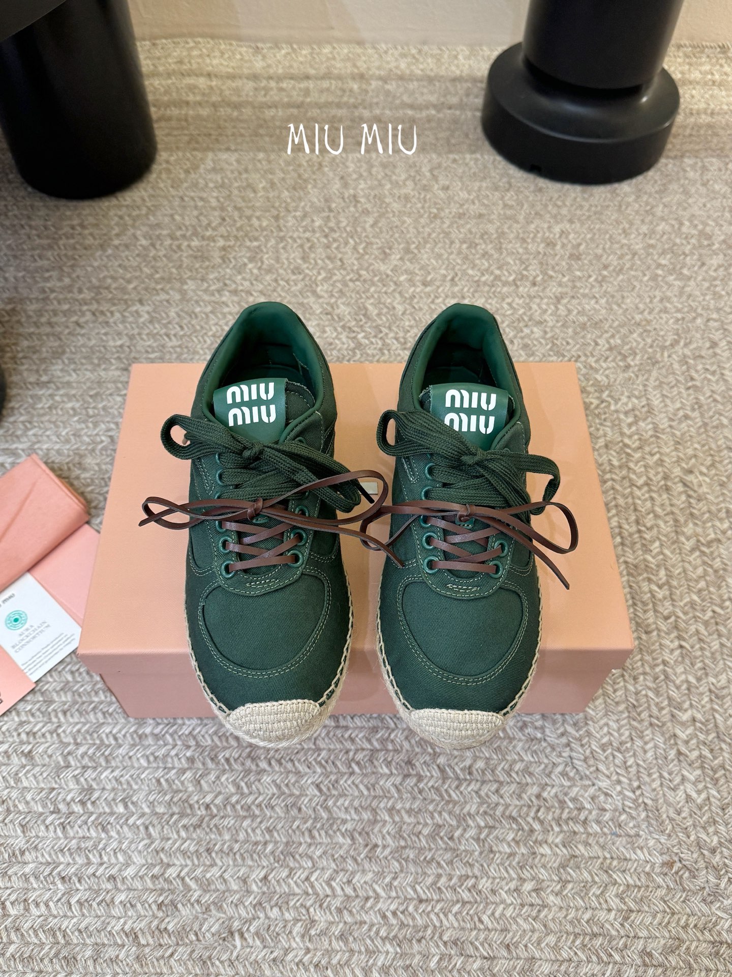 MiuMiu缪缪最新走秀款麻绳编织休闲鞋明星网红种草 国内外博主刷爆的一款 小红书种草系列 复古又时髦上