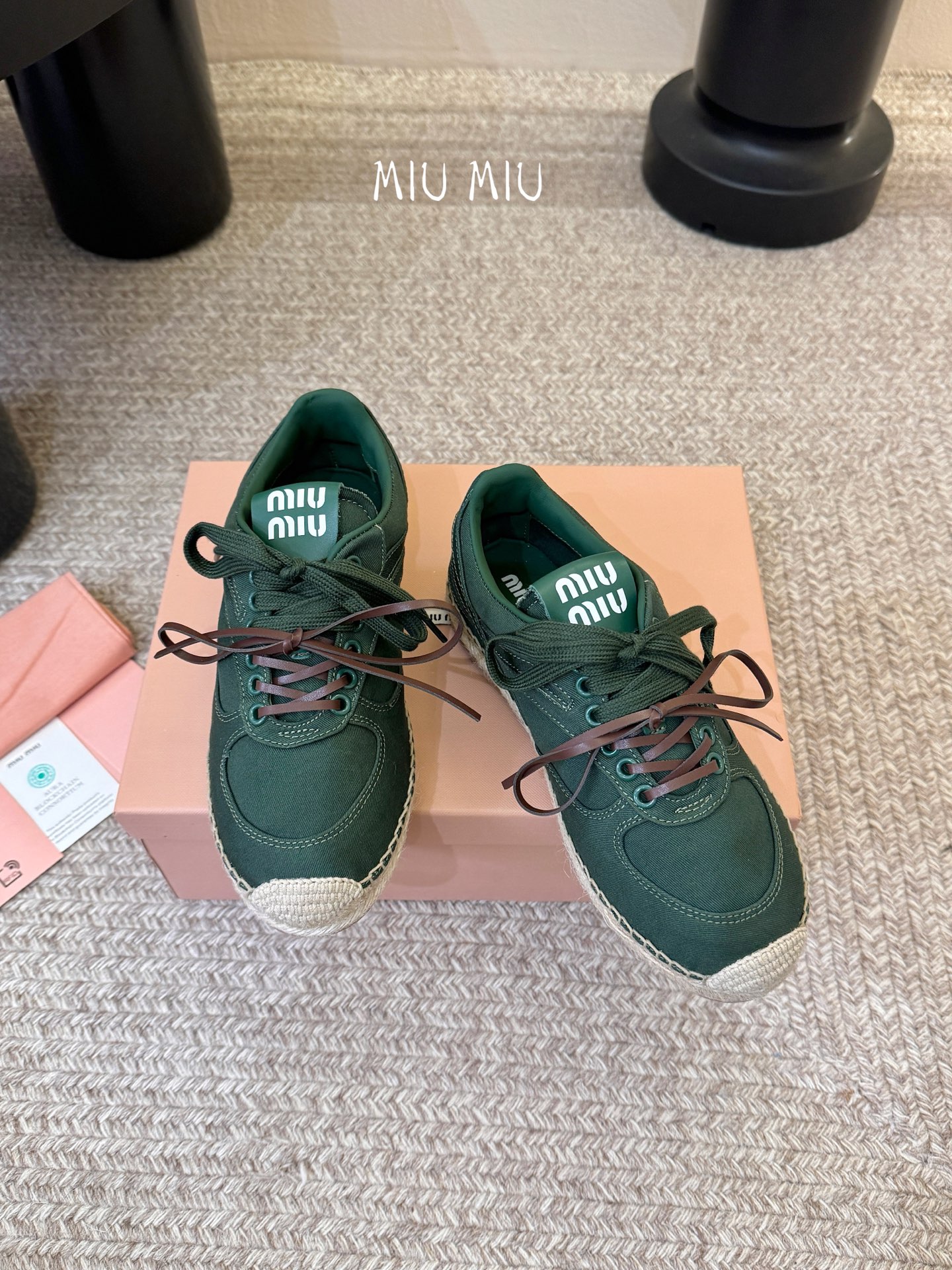 MiuMiu缪缪最新走秀款麻绳编织休闲鞋明星网红种草 国内外博主刷爆的一款 小红书种草系列 复古又时髦上