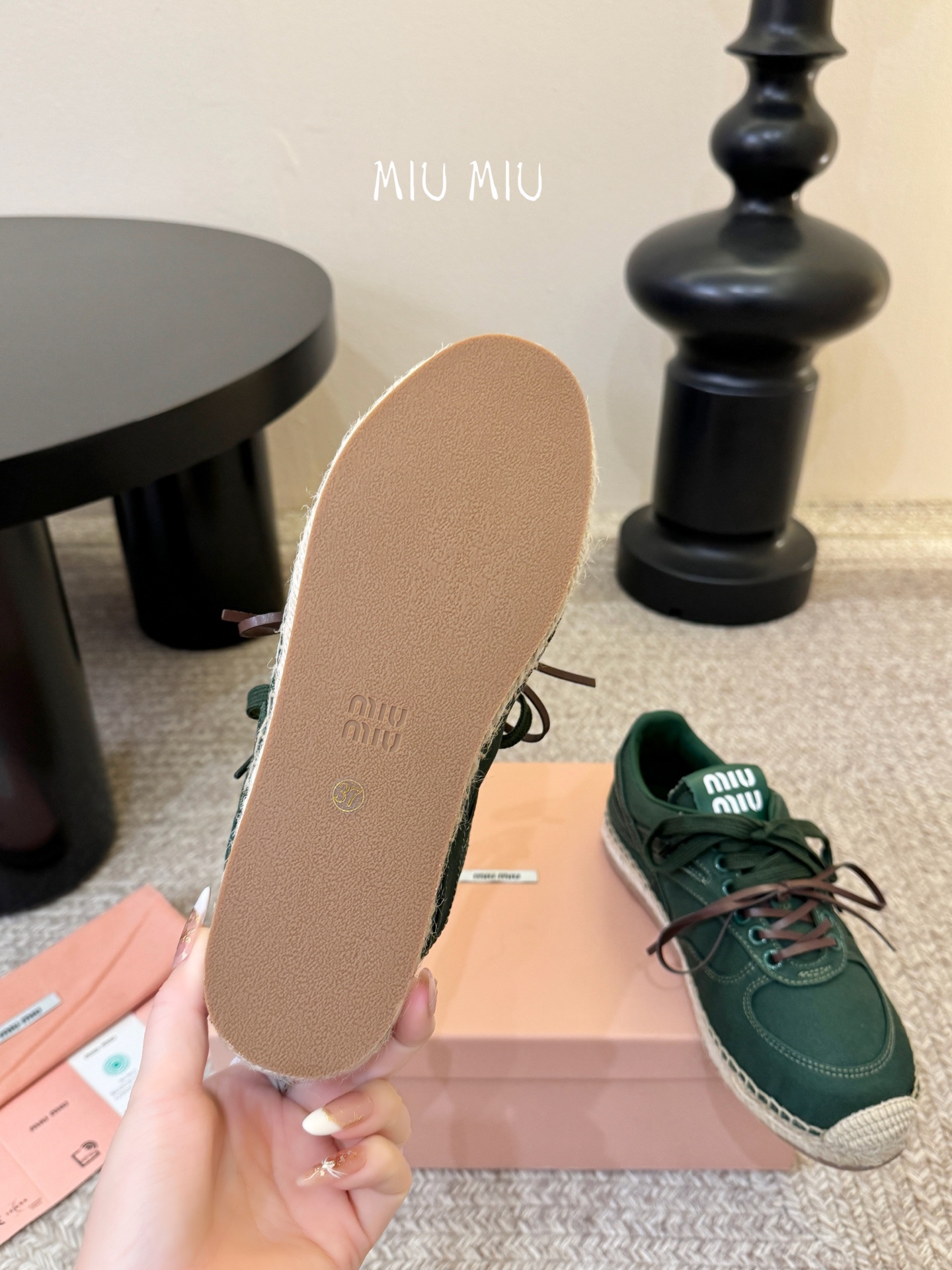 MiuMiu缪缪最新走秀款麻绳编织休闲鞋明星网红种草 国内外博主刷爆的一款 小红书种草系列 复古又时髦上