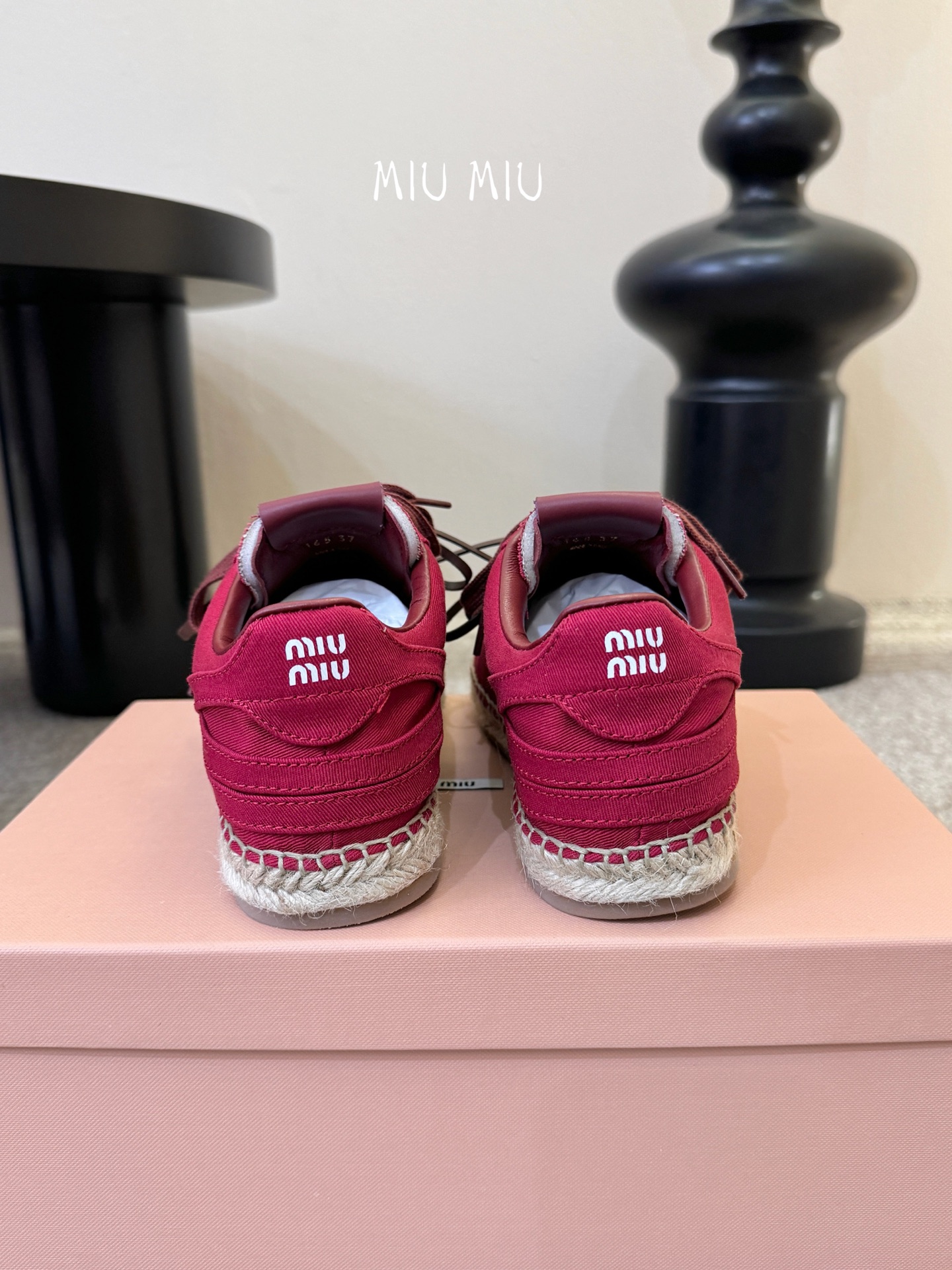 MiuMiu缪缪最新走秀款麻绳编织休闲鞋明星网红种草 国内外博主刷爆的一款 小红书种草系列 复古又时髦上