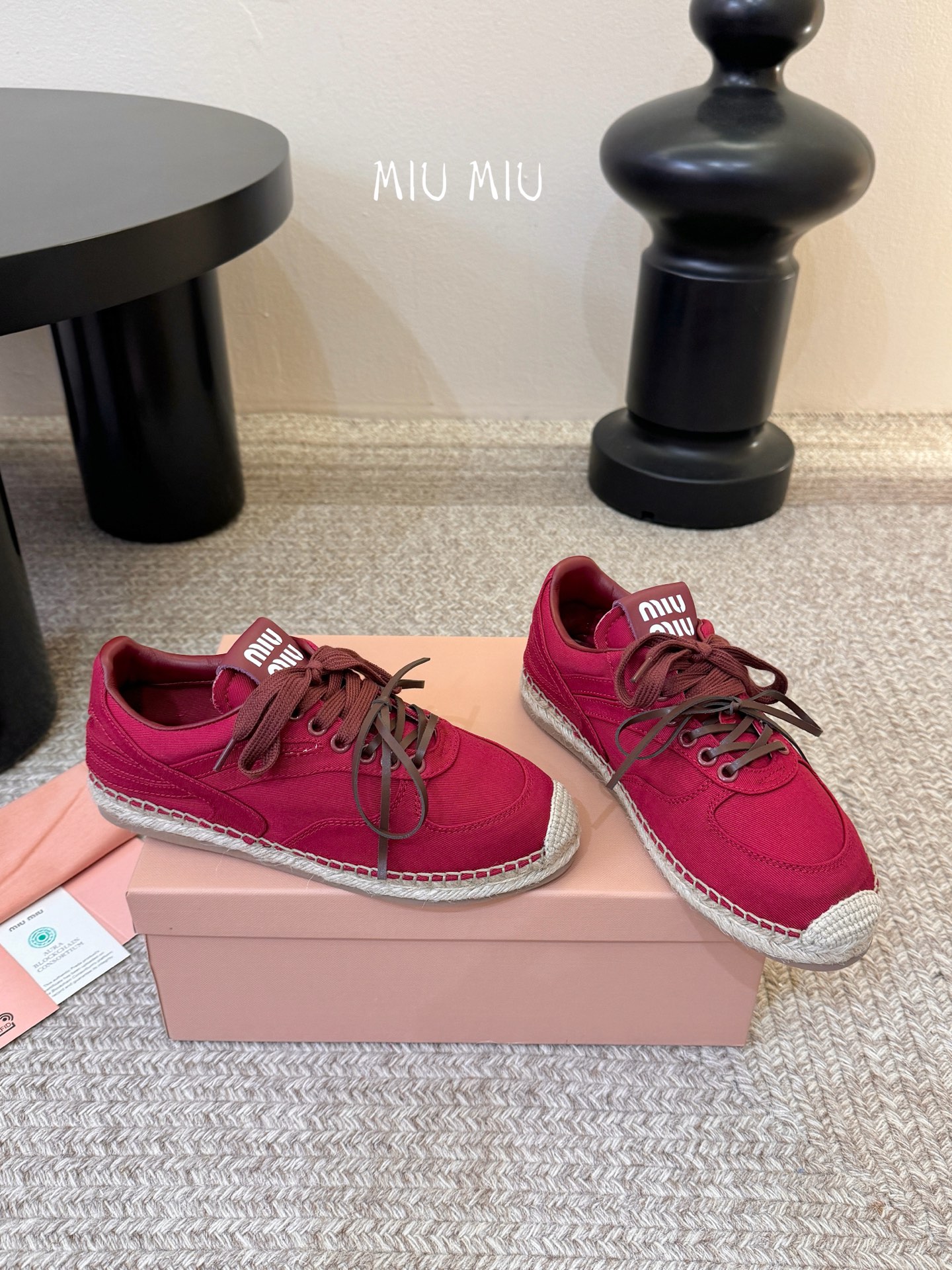 MiuMiu缪缪最新走秀款麻绳编织休闲鞋明星网红种草 国内外博主刷爆的一款 小红书种草系列 复古又时髦上