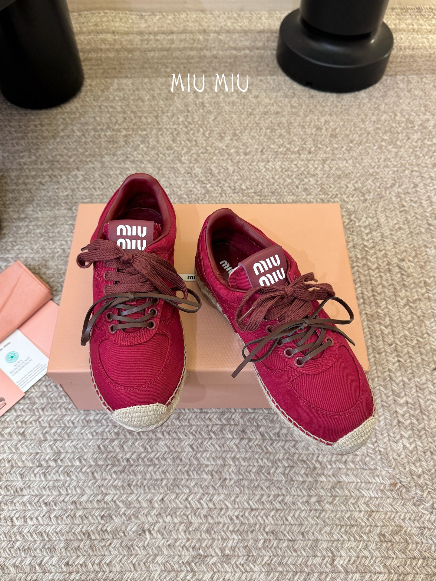 MiuMiu缪缪最新走秀款麻绳编织休闲鞋明星网红种草 国内外博主刷爆的一款 小红书种草系列 复古又时髦上