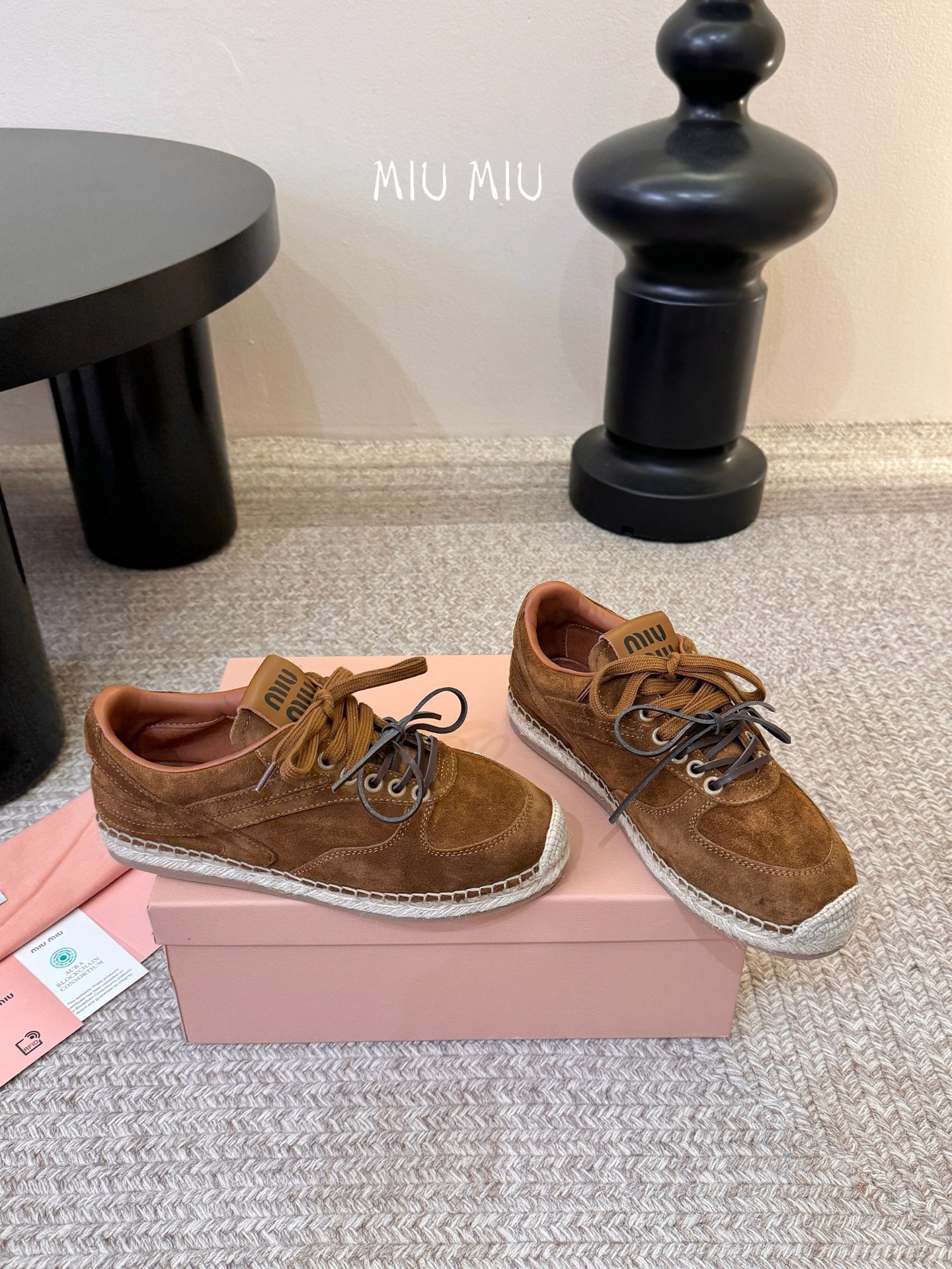 MiuMiu缪缪最新走秀款麻绳编织休闲鞋明星网红种草 国内外博主刷爆的一款 小红书种草系列 复古又时髦上